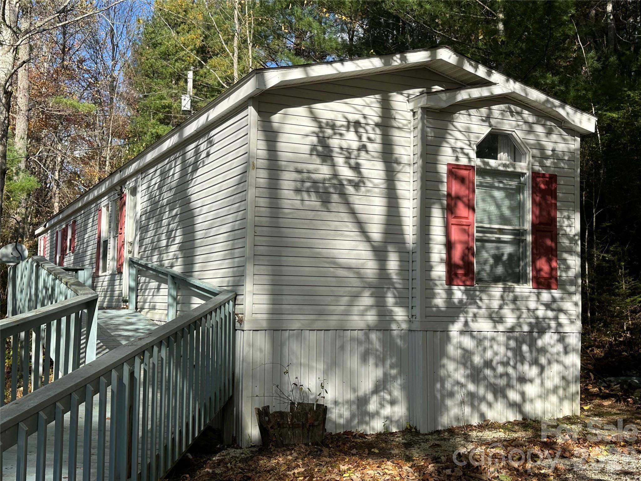 572 Blue Ridge Gem Stone Road — Spruce Pine
