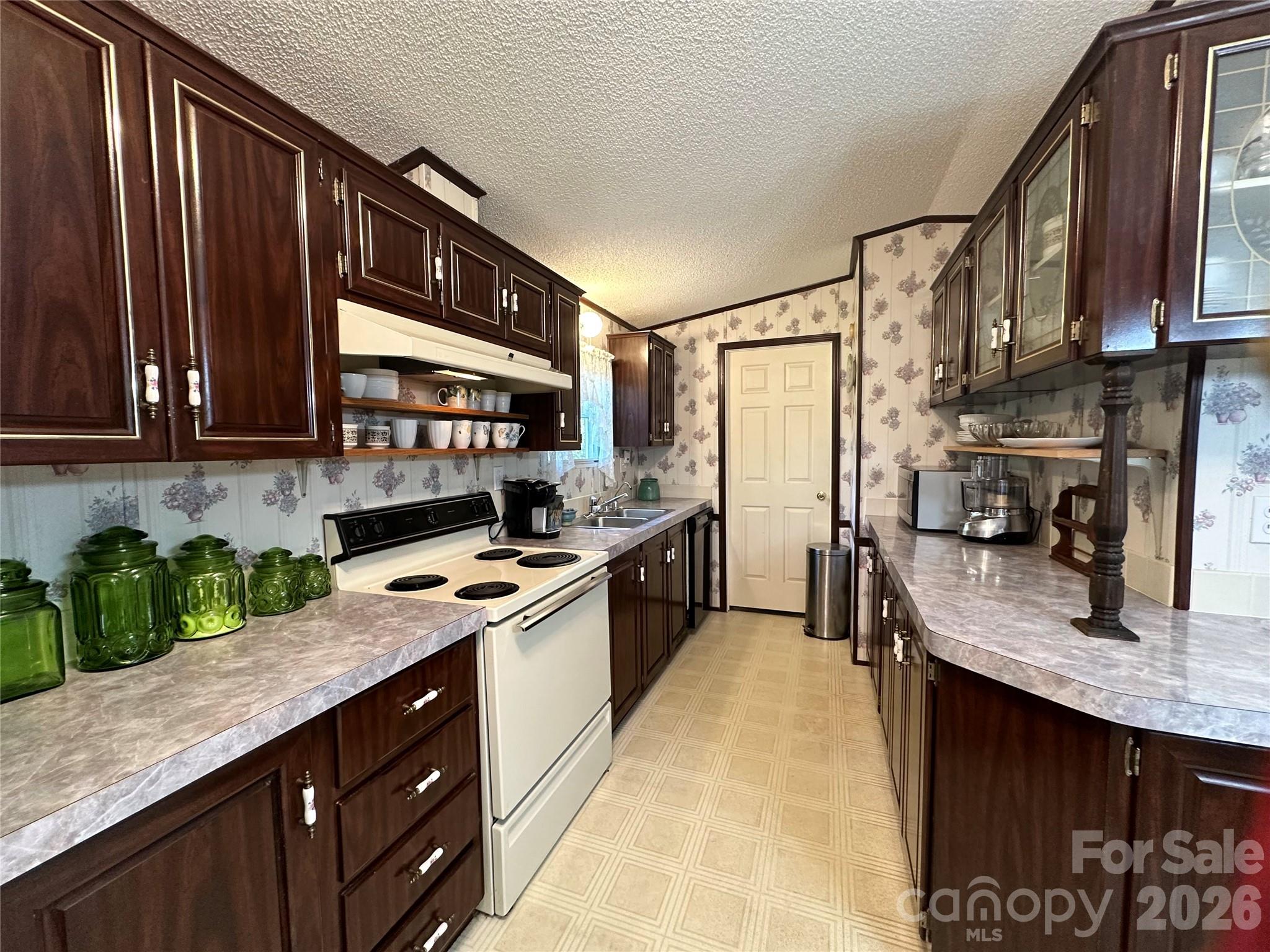 572 Blue Ridge Gem Stone Road — Spruce Pine