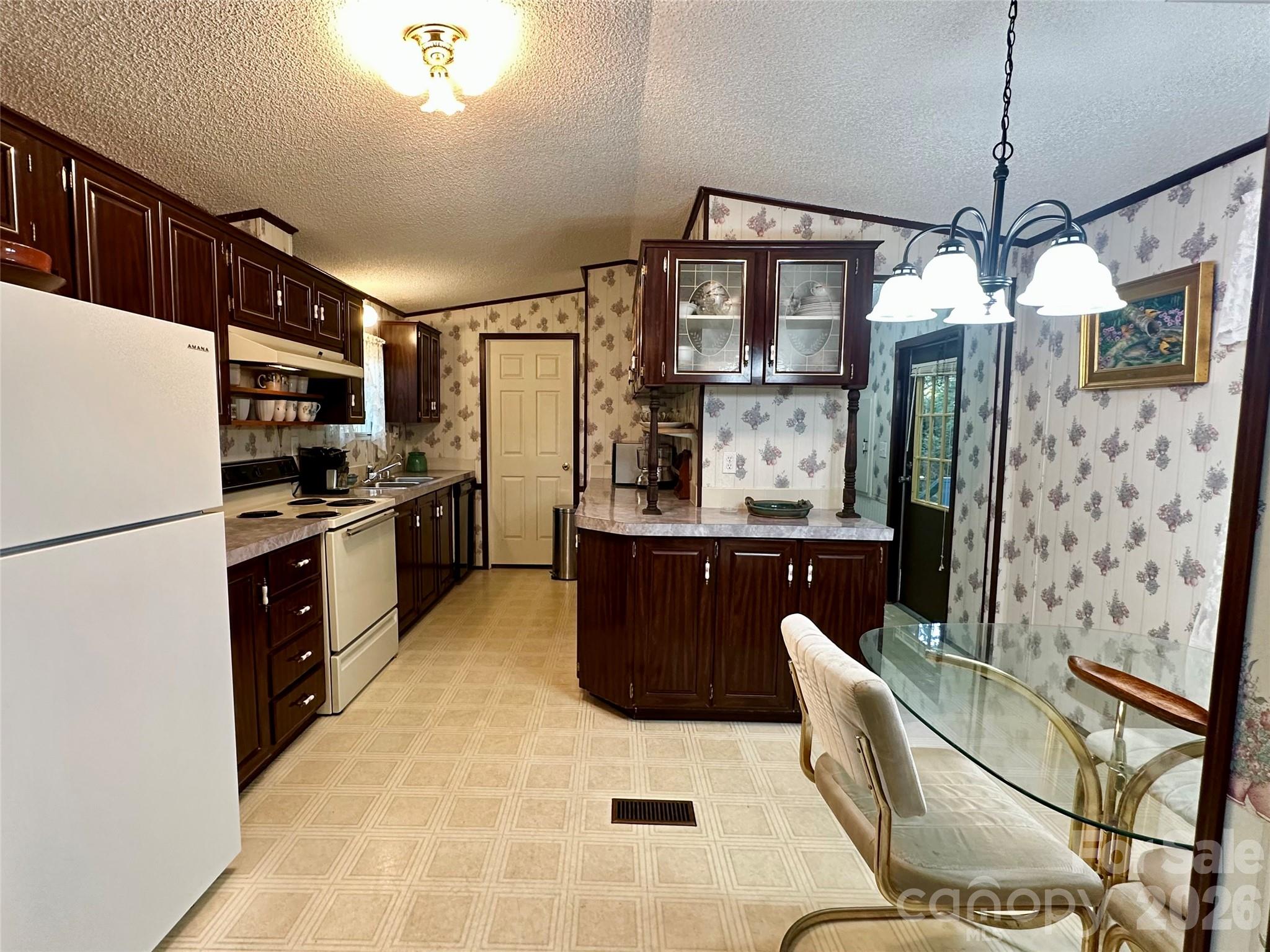 572 Blue Ridge Gem Stone Road — Spruce Pine