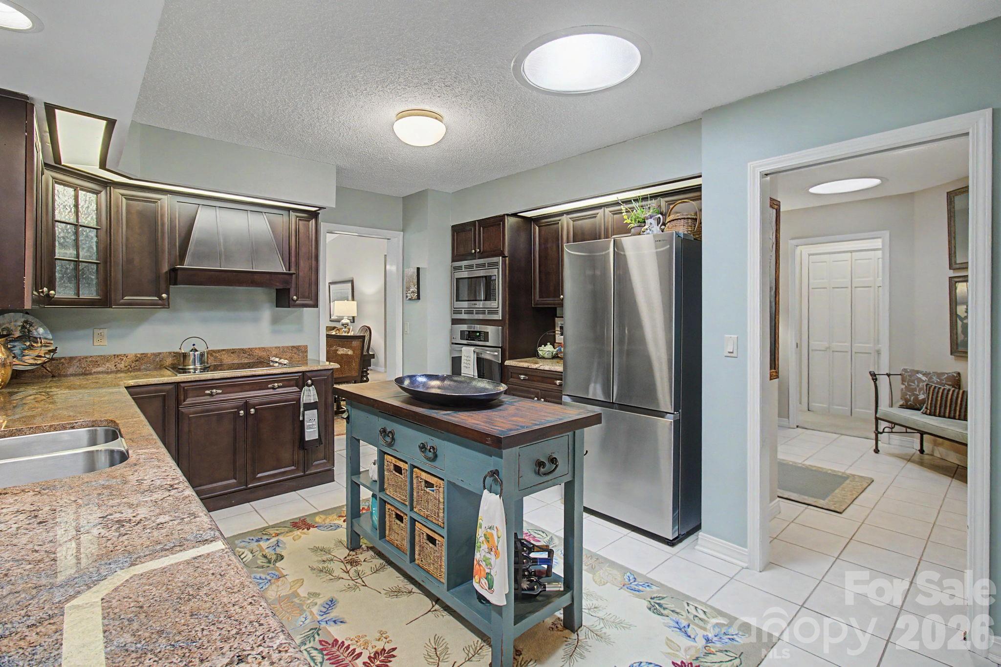 16 Clubside Drive — Asheville