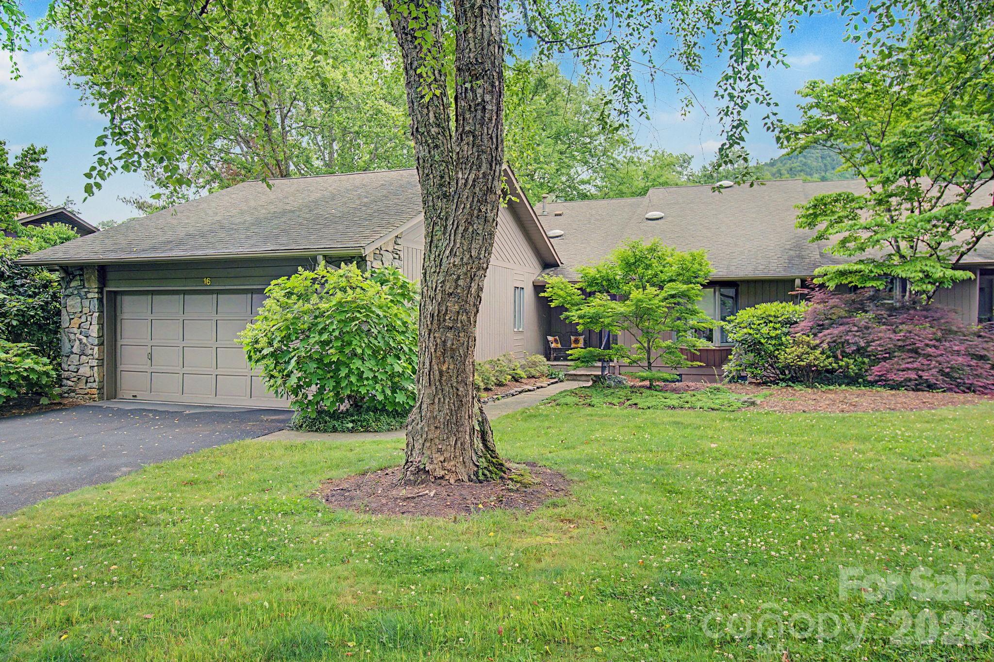 16 Clubside Drive — Asheville