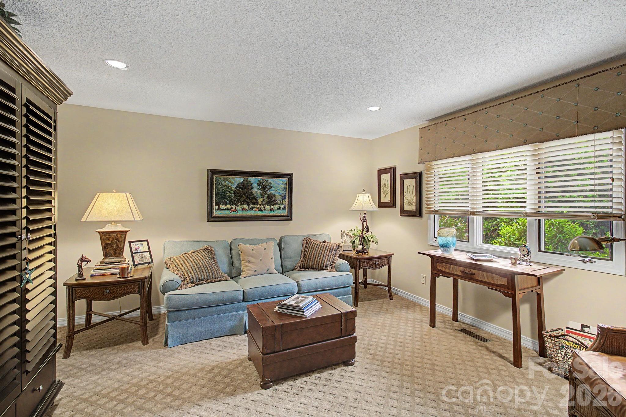 16 Clubside Drive — Asheville