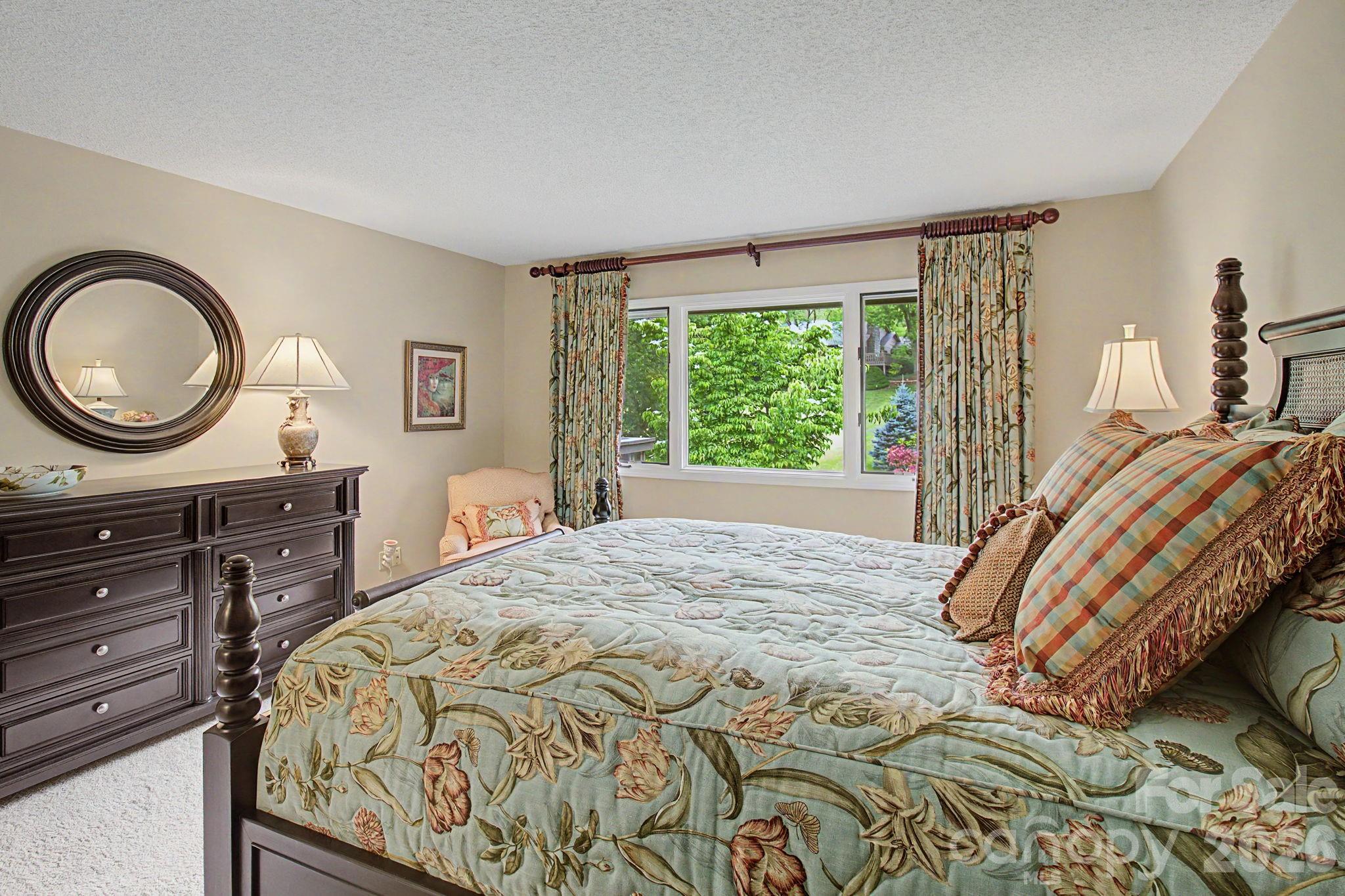 16 Clubside Drive — Asheville