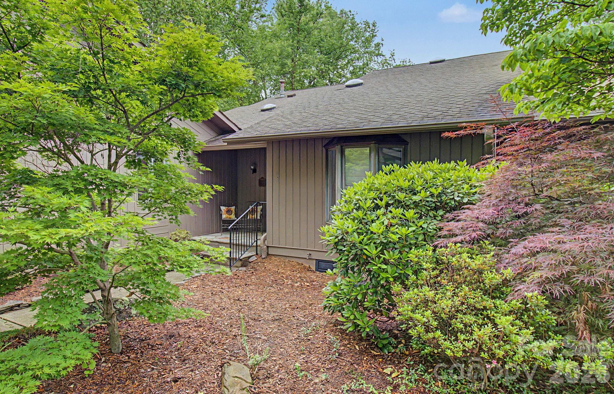 16 Clubside Drive — Asheville