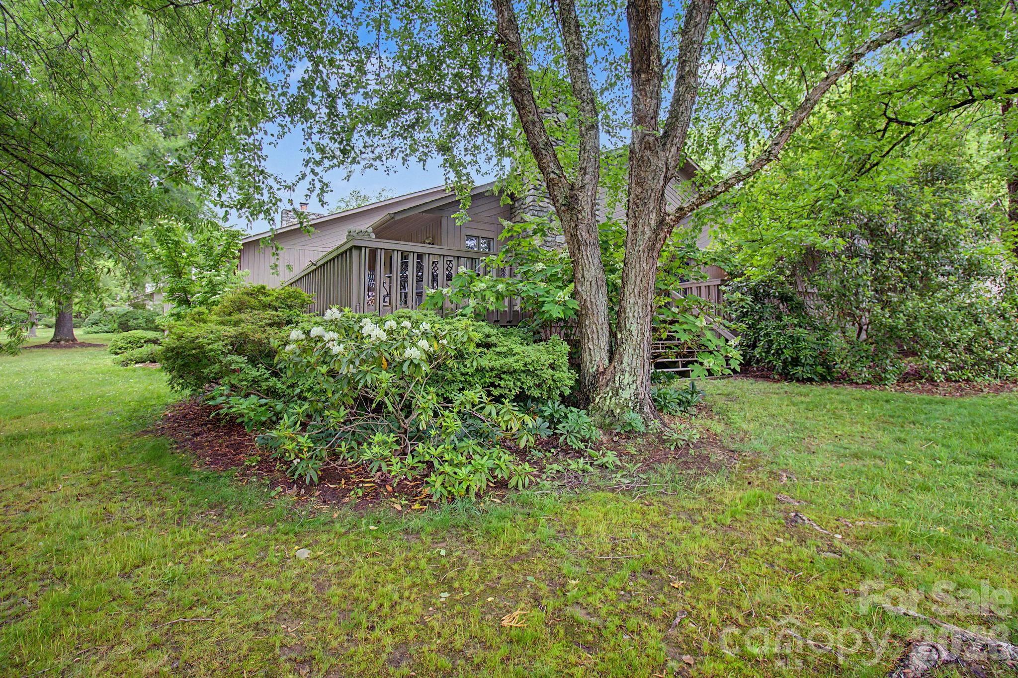 16 Clubside Drive — Asheville