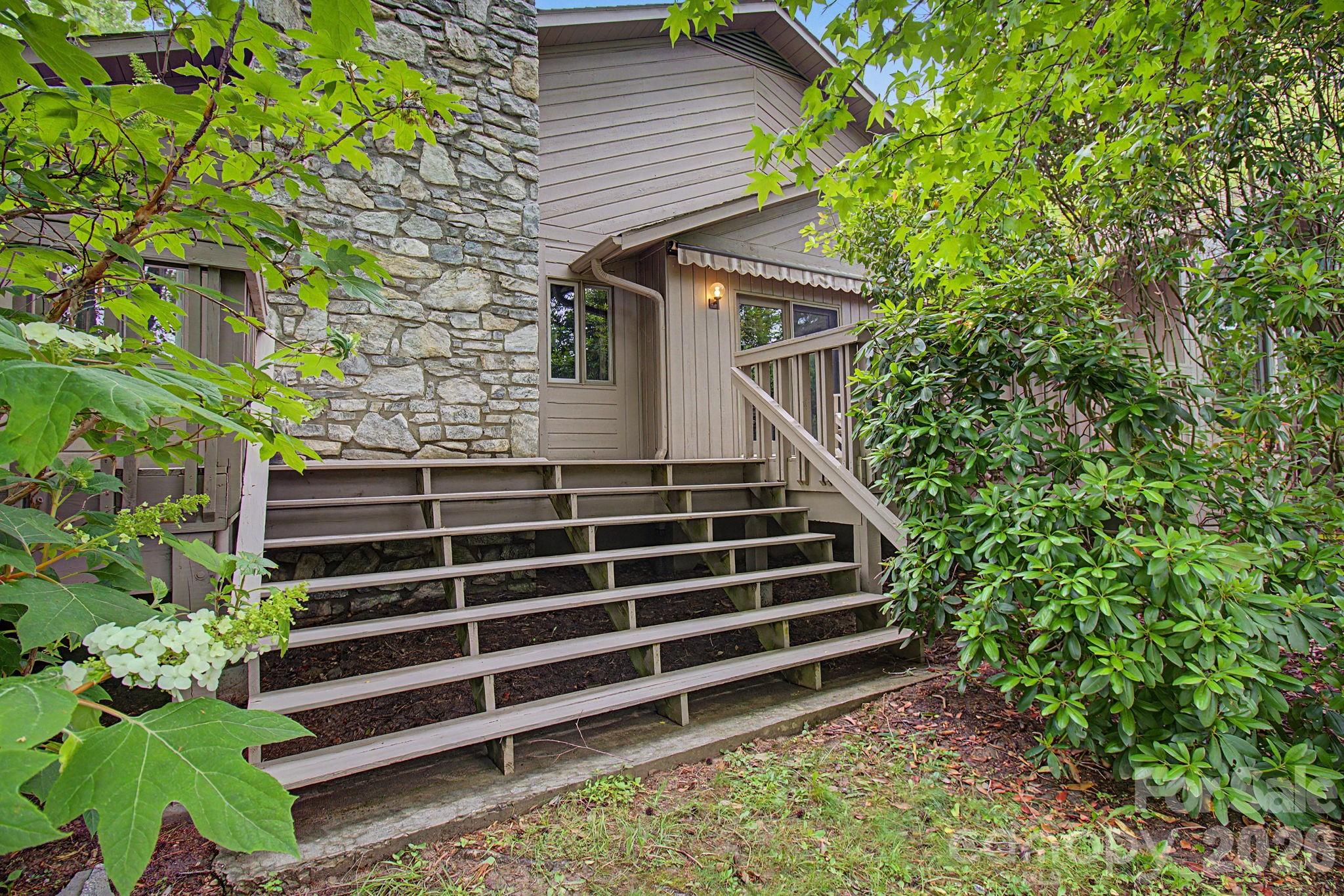 16 Clubside Drive — Asheville