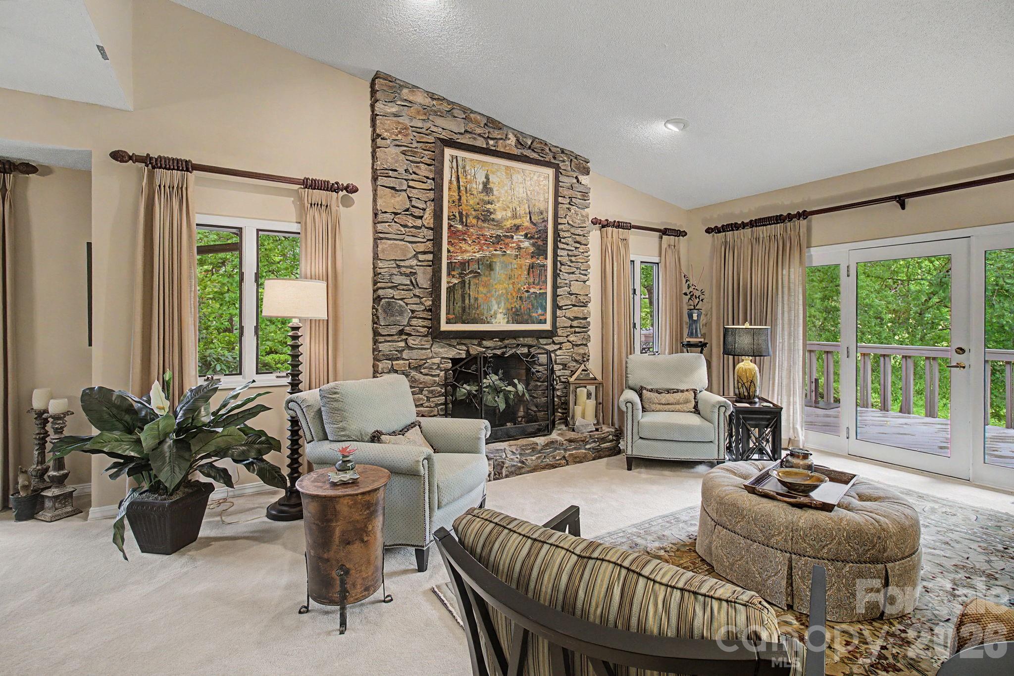 16 Clubside Drive — Asheville