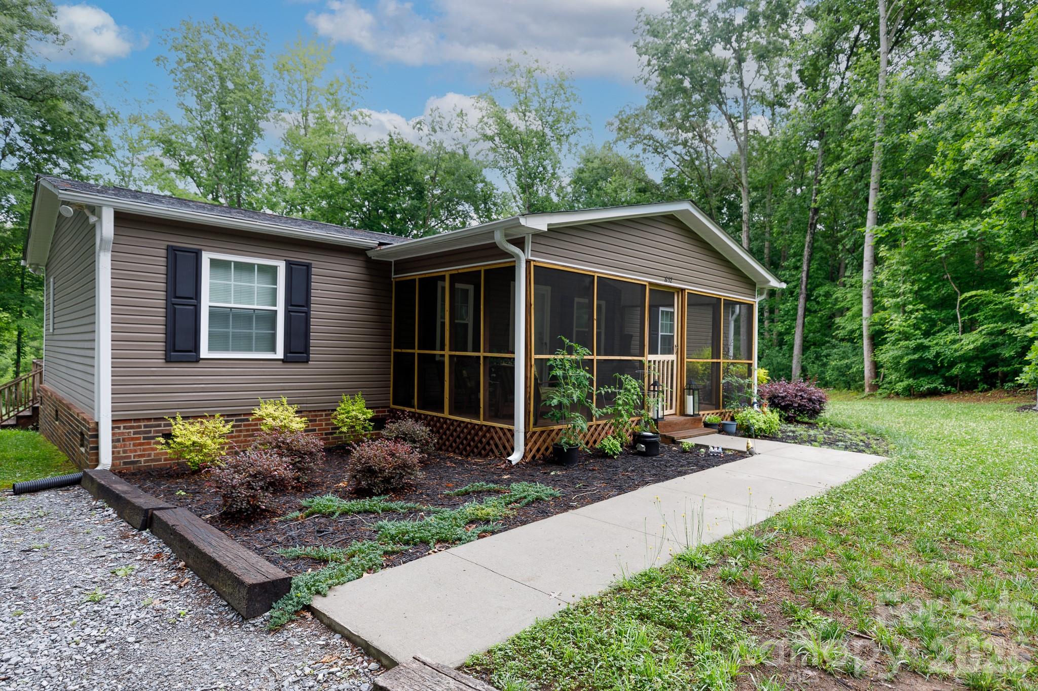 652 Sutton Spring Road — York