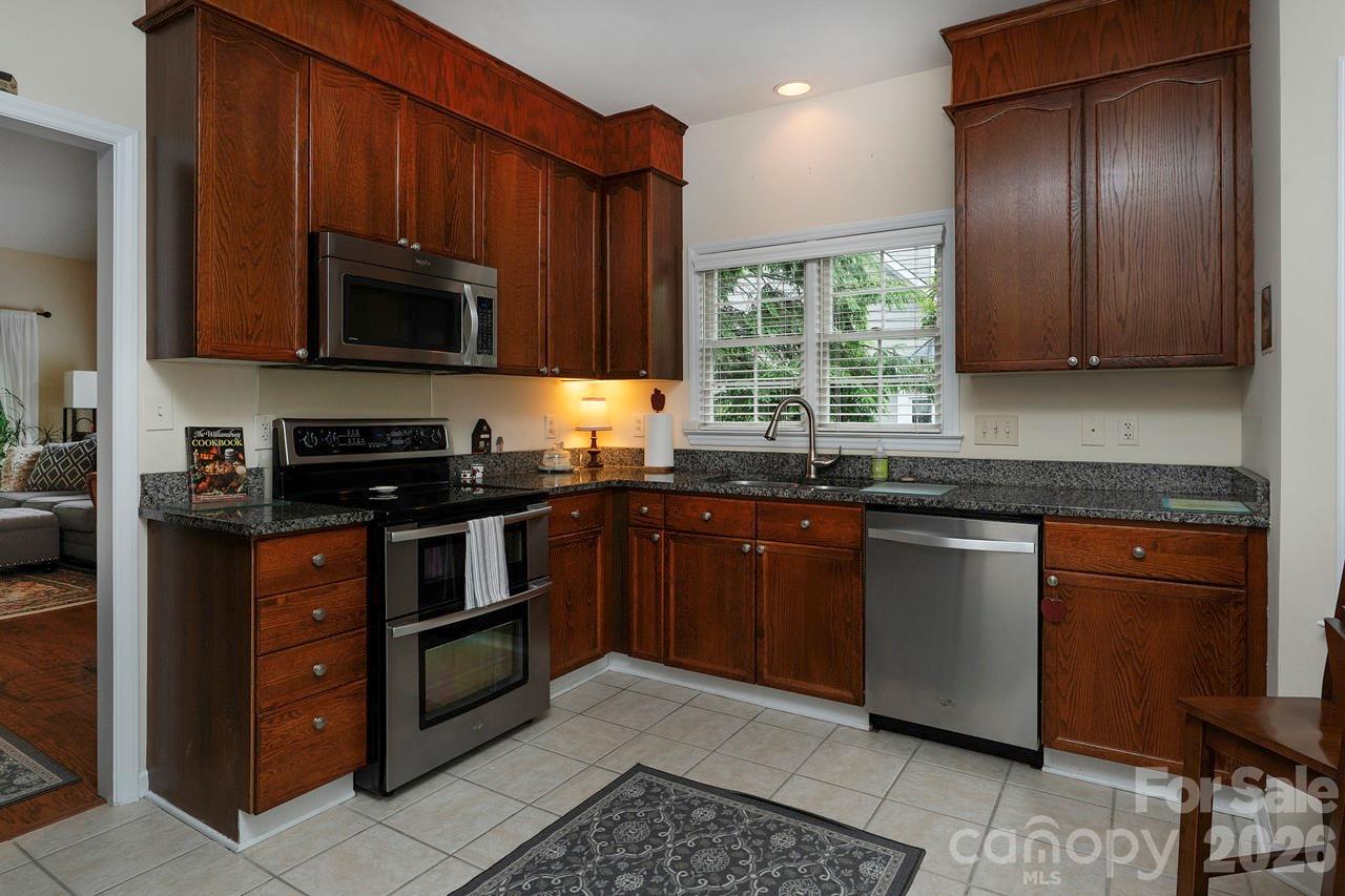 5935 Fitzwilliams Lane — Charlotte