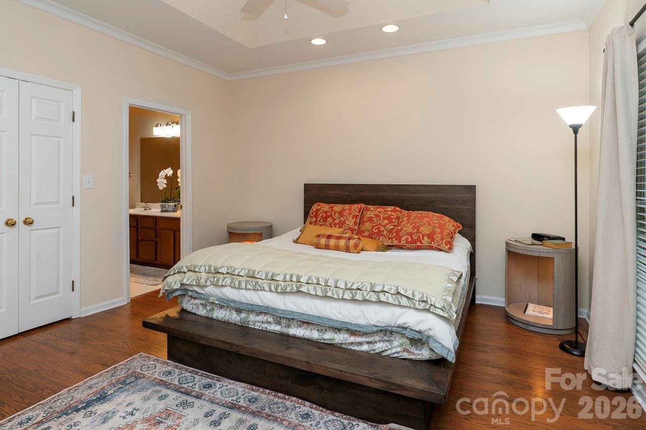 5935 Fitzwilliams Lane — Charlotte