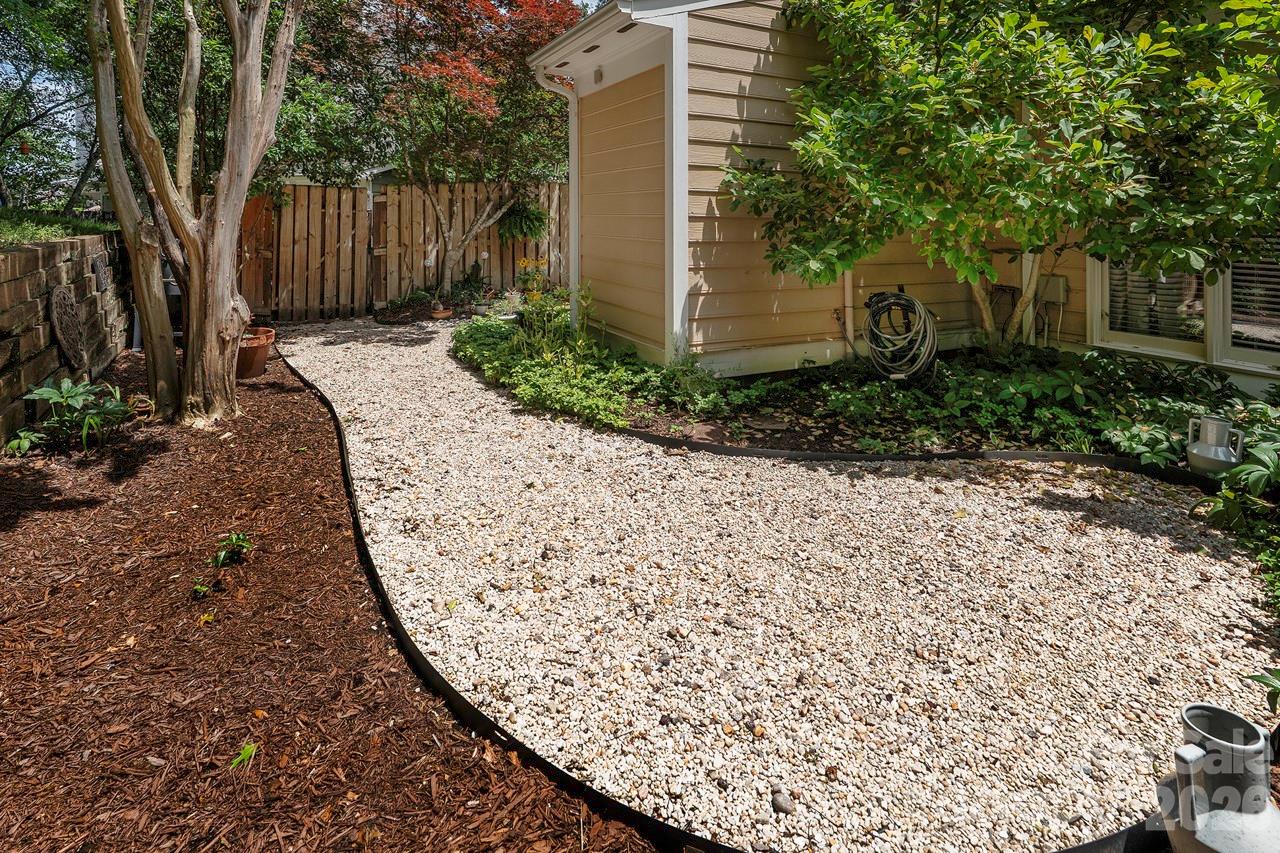 5935 Fitzwilliams Lane — Charlotte