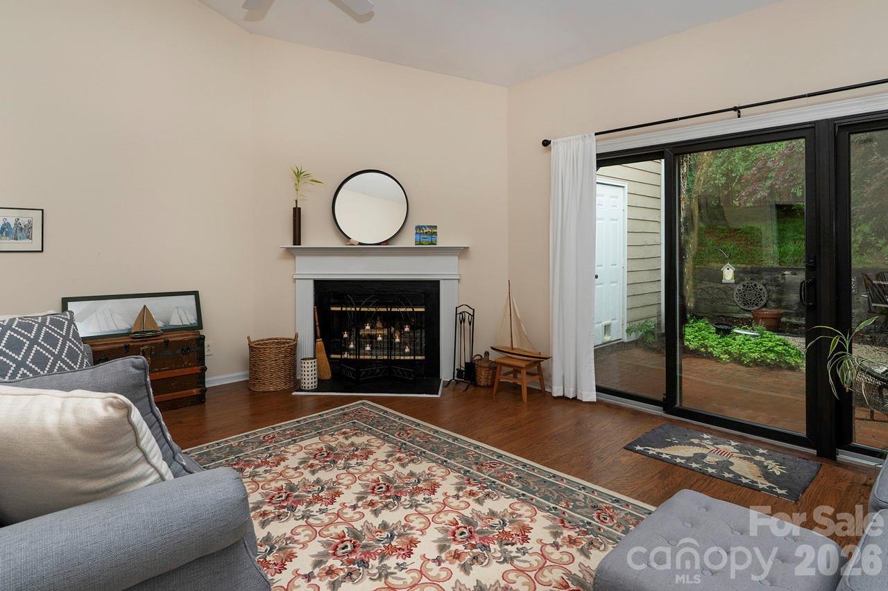 5935 Fitzwilliams Lane — Charlotte