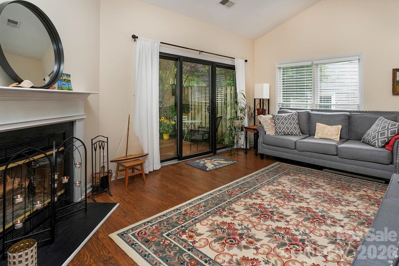 5935 Fitzwilliams Lane — Charlotte