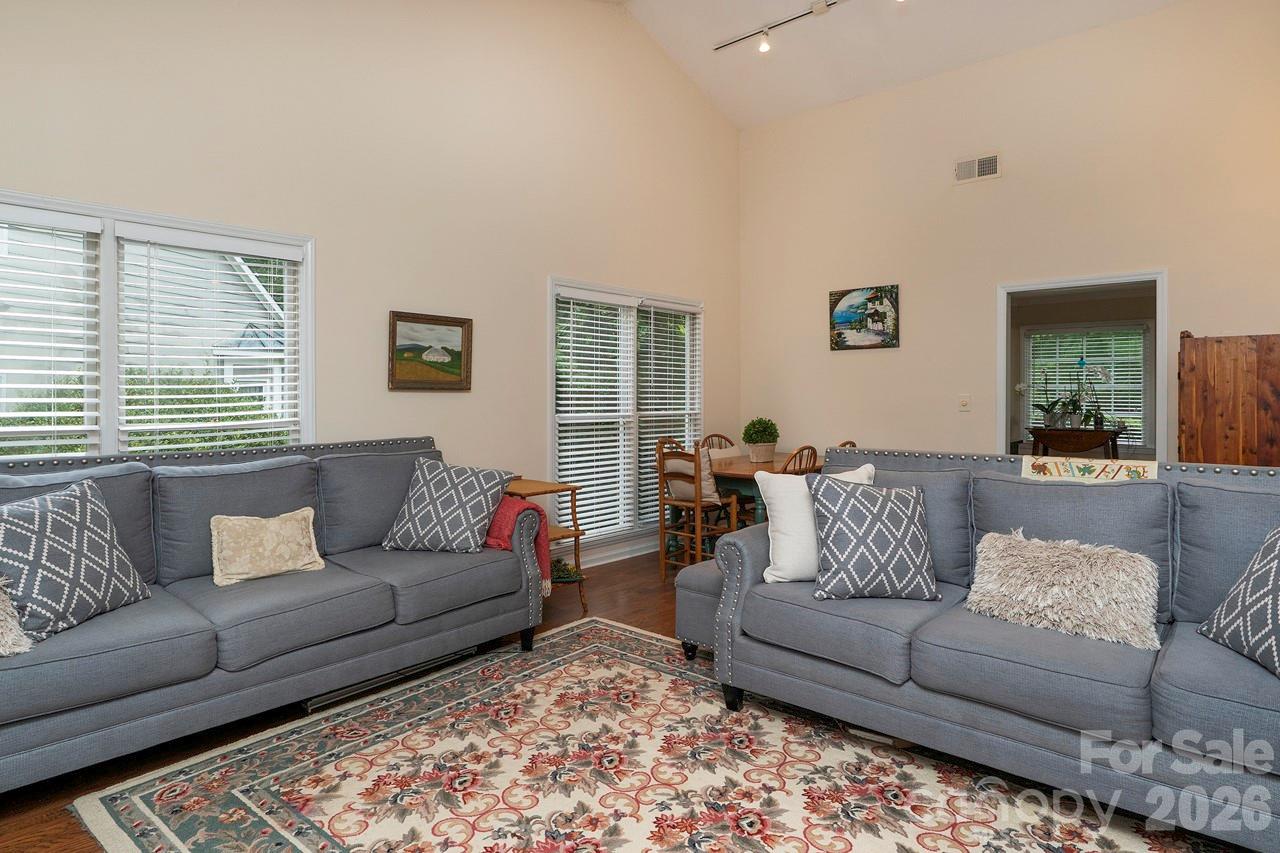 5935 Fitzwilliams Lane — Charlotte