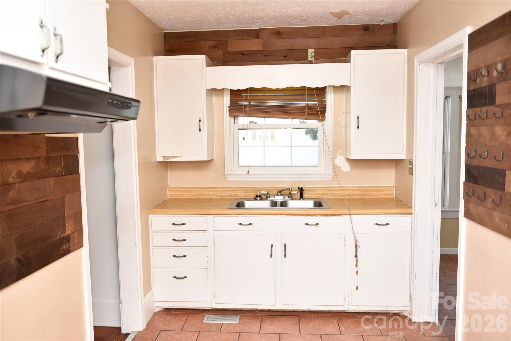 500 Godwin Avenue — Lumberton