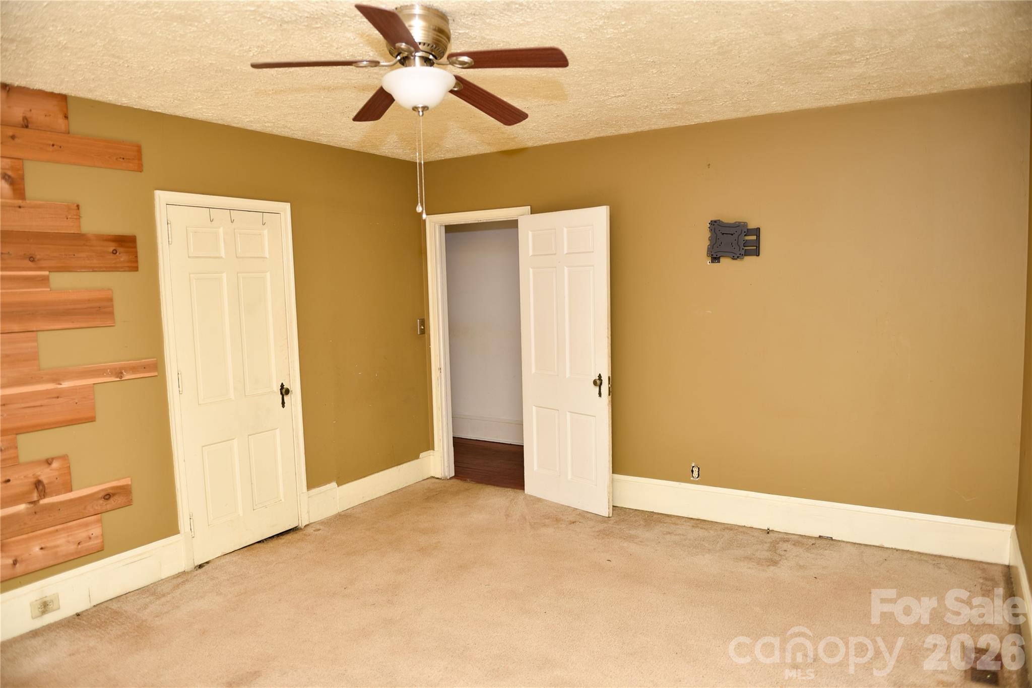 500 Godwin Avenue — Lumberton