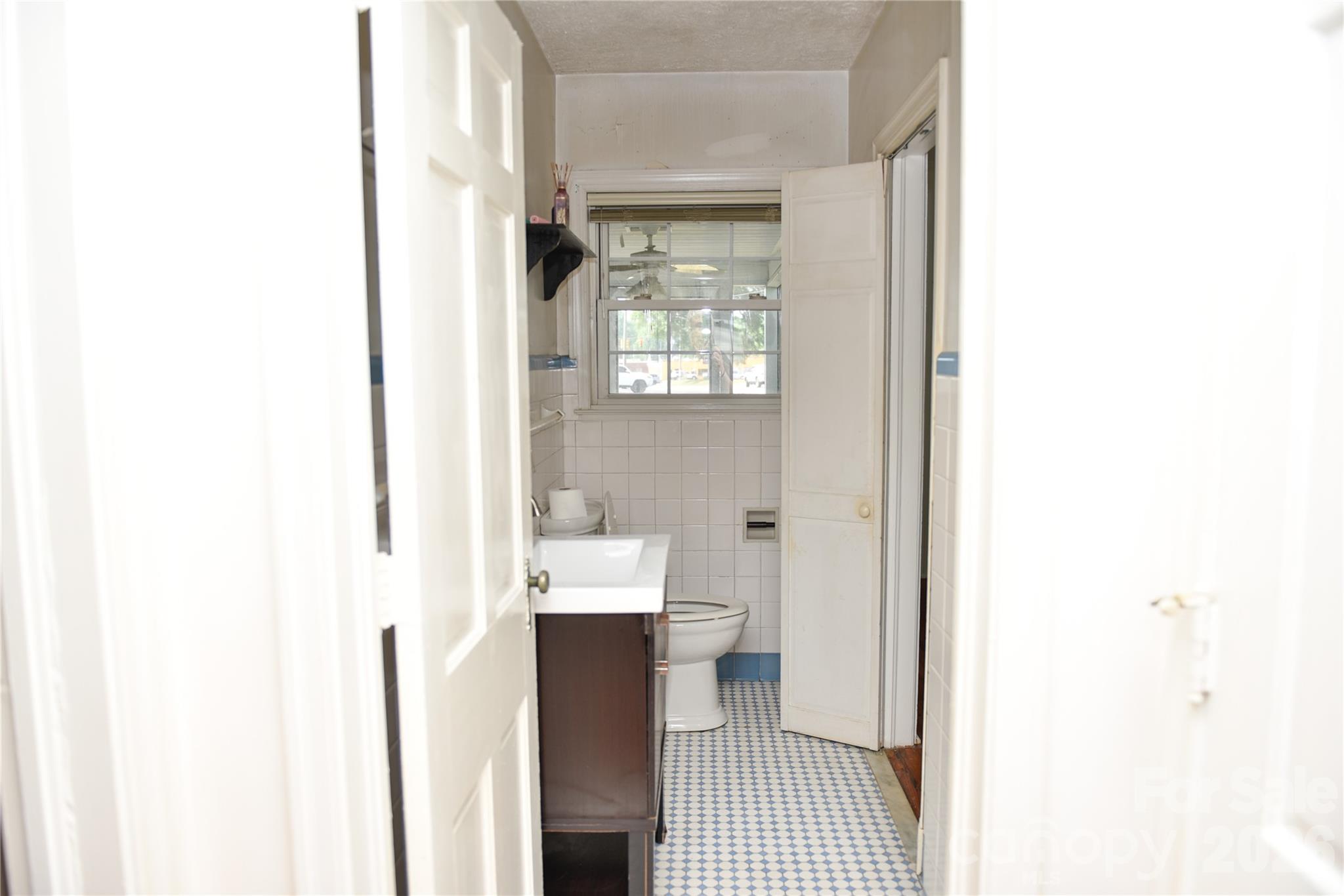 500 Godwin Avenue — Lumberton