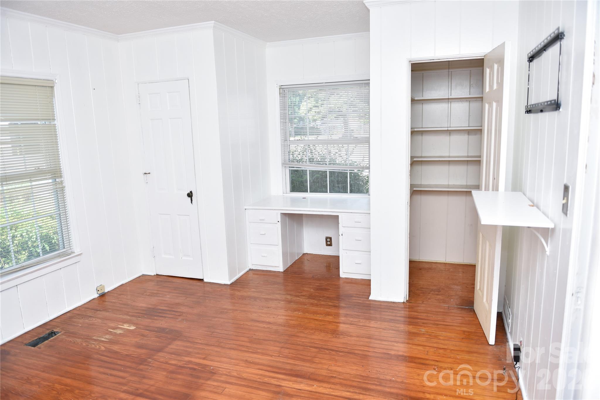 500 Godwin Avenue — Lumberton