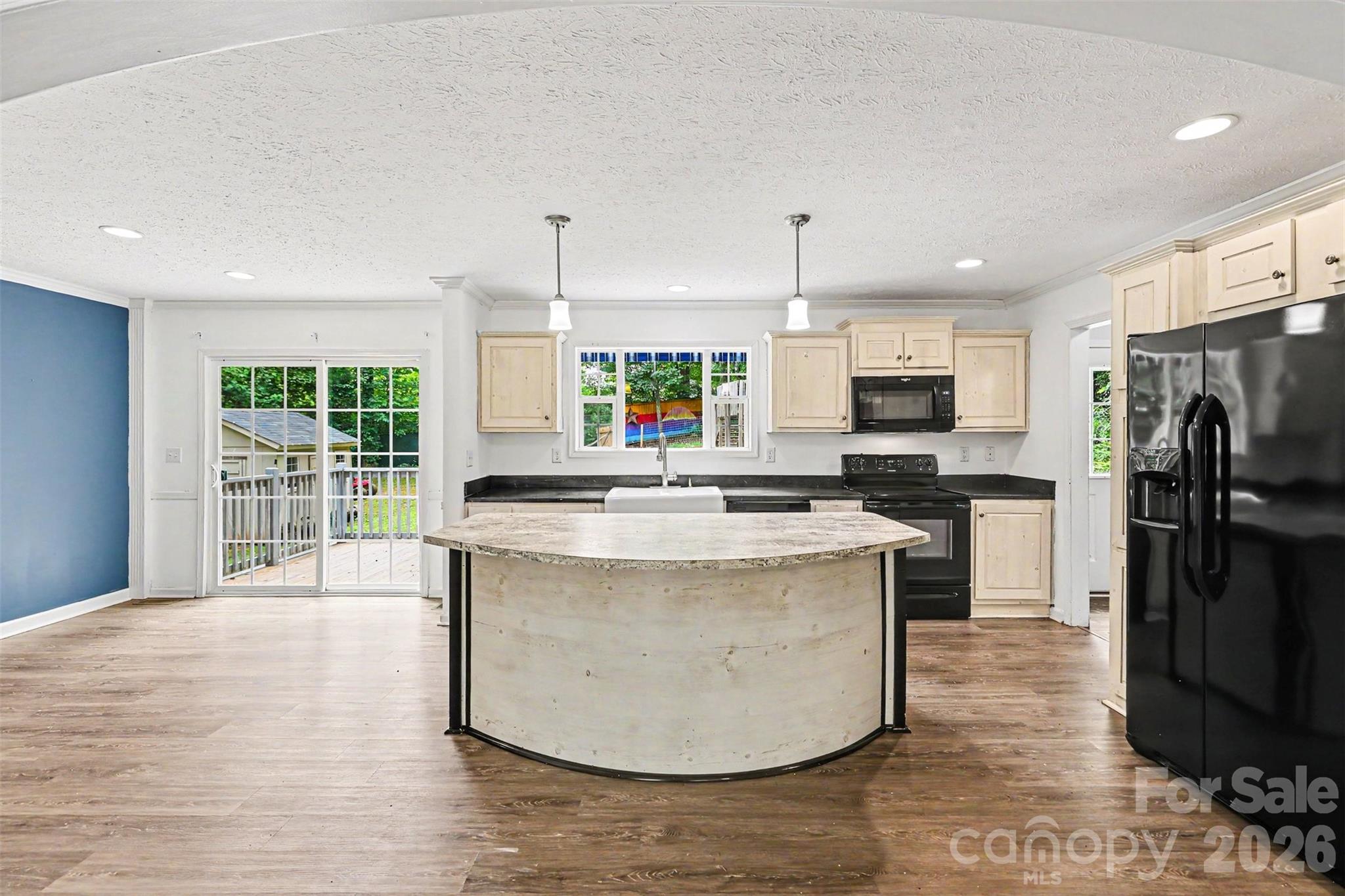 11913 Platon Avenue — Huntersville