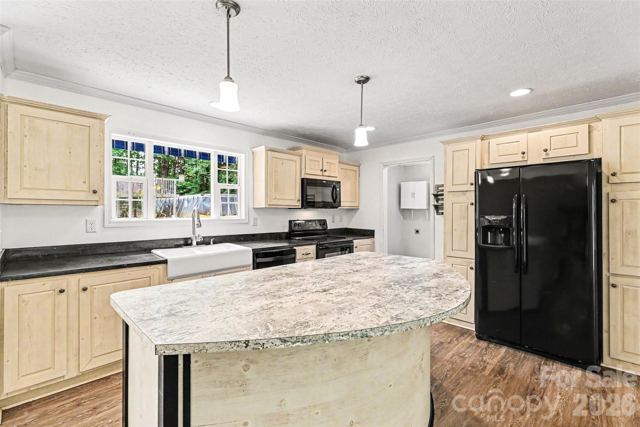 11913 Platon Avenue — Huntersville