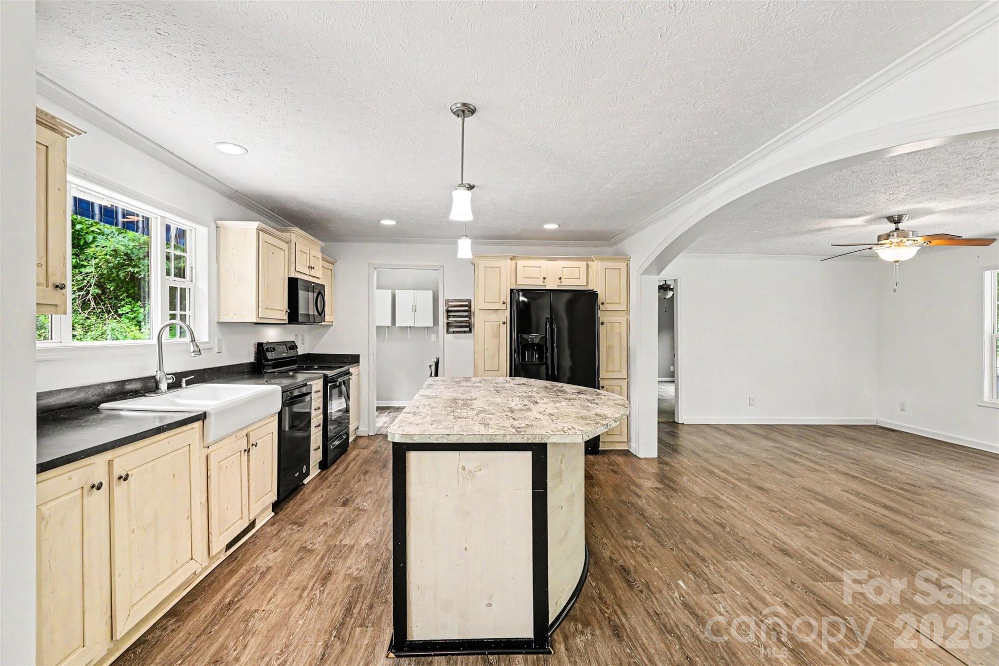 11913 Platon Avenue — Huntersville