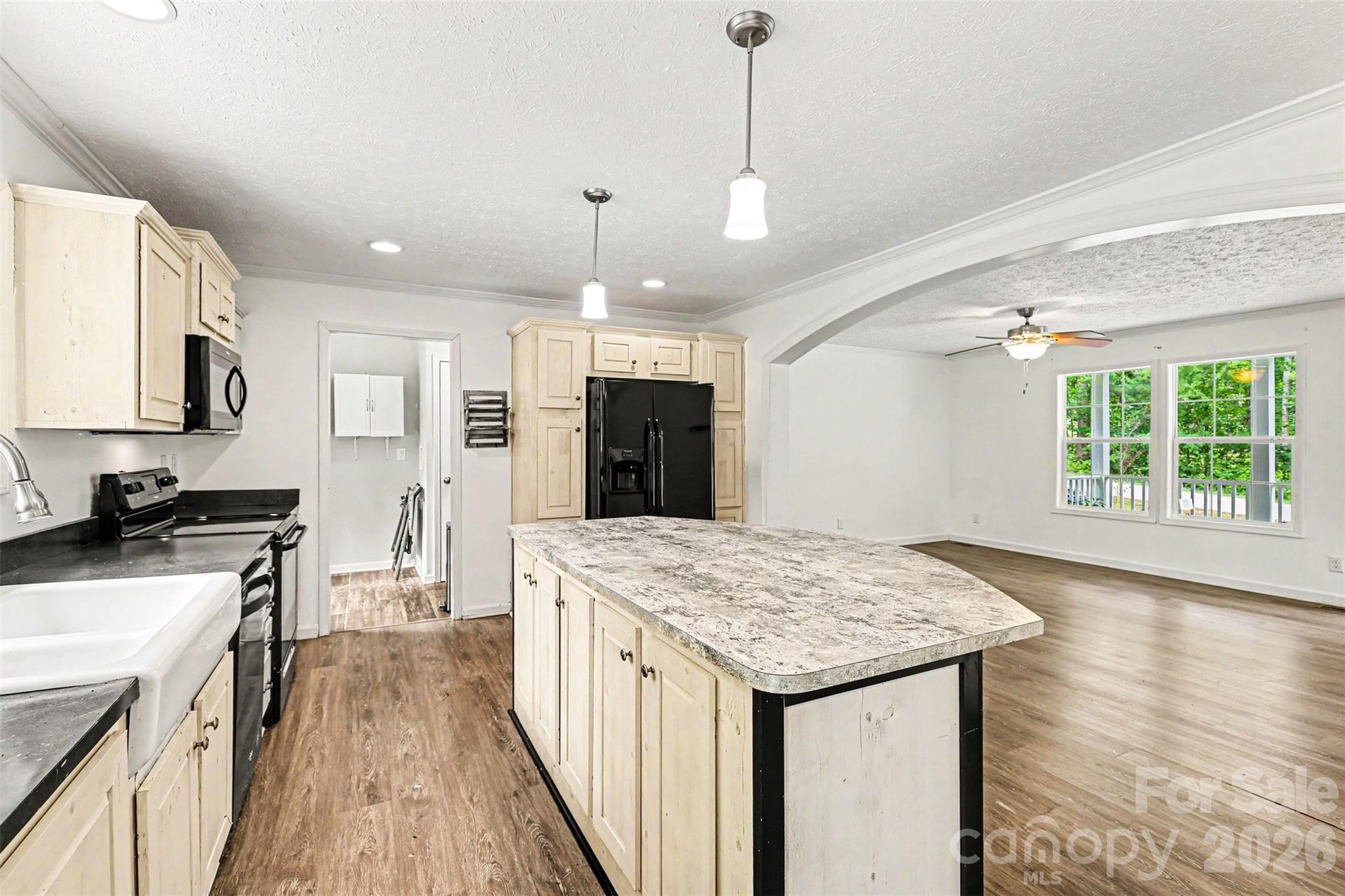 11913 Platon Avenue — Huntersville