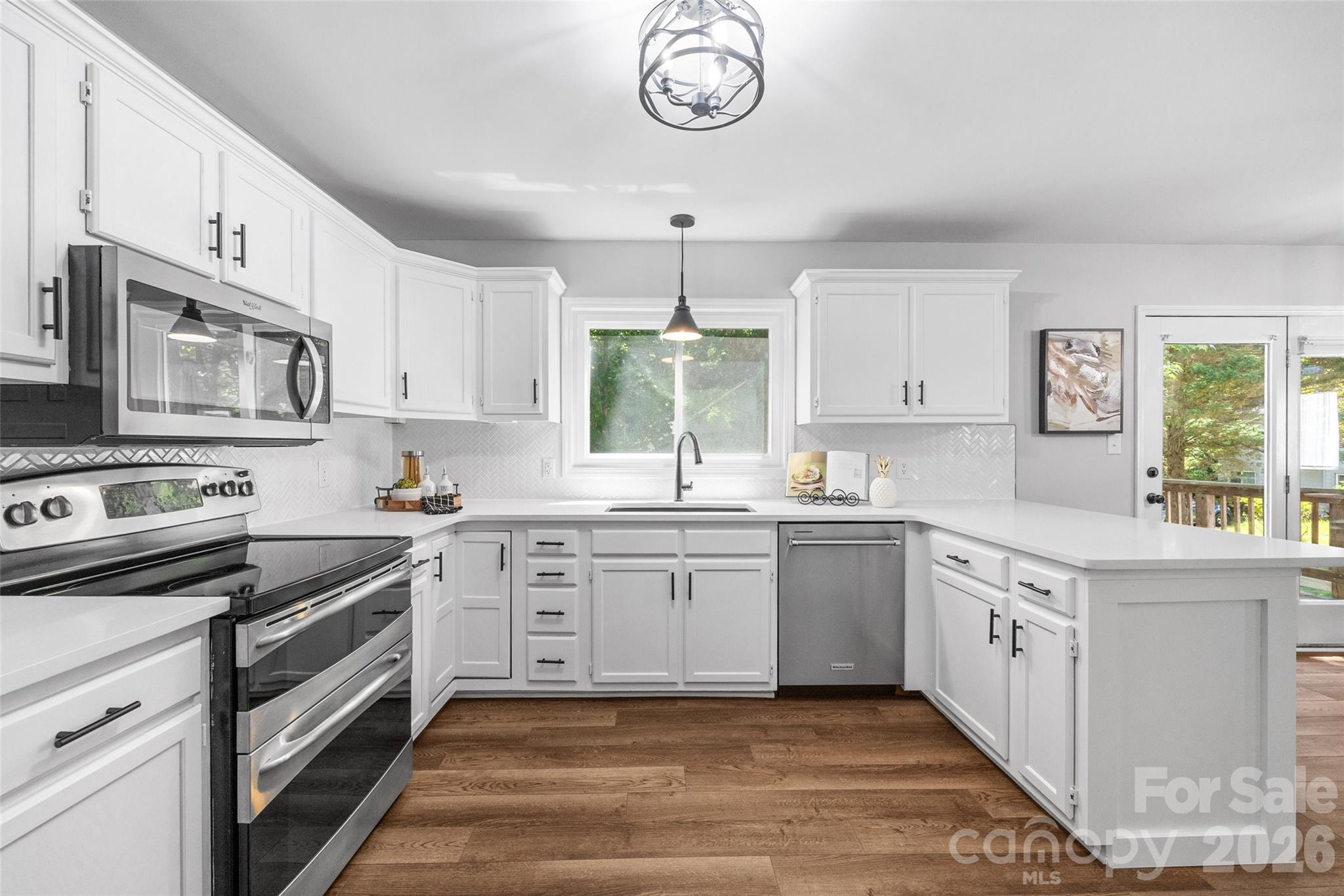 4160 Koala Circle — Tega Cay