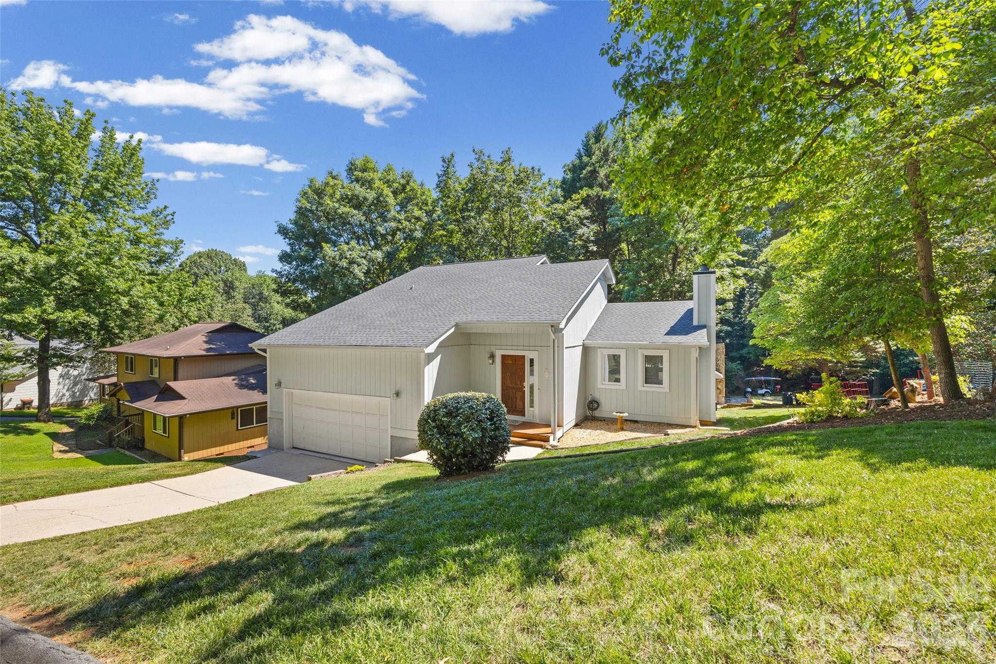 4160 Koala Circle — Tega Cay