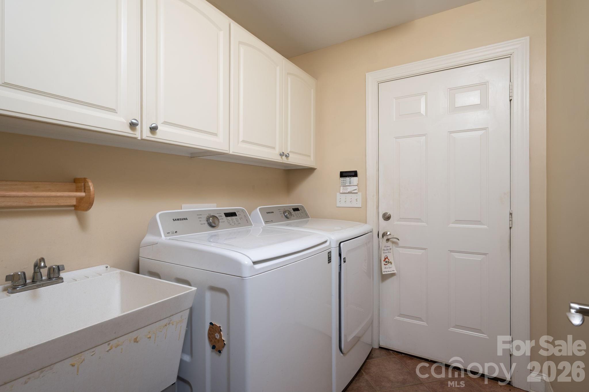 116 28th Avenue NW — Hickory