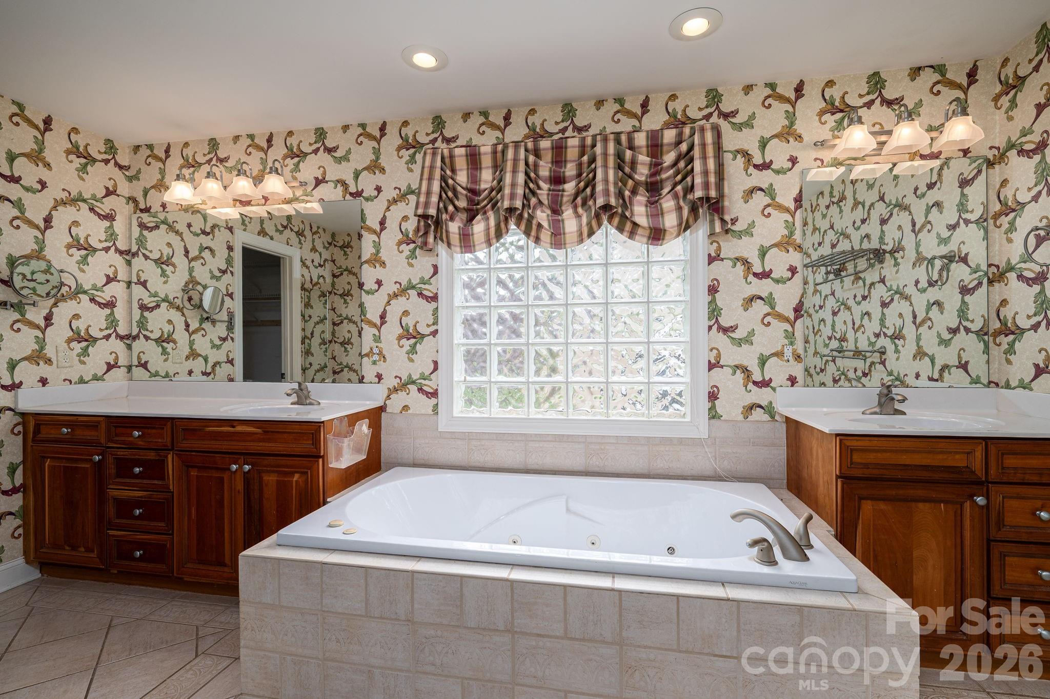 116 28th Avenue NW — Hickory