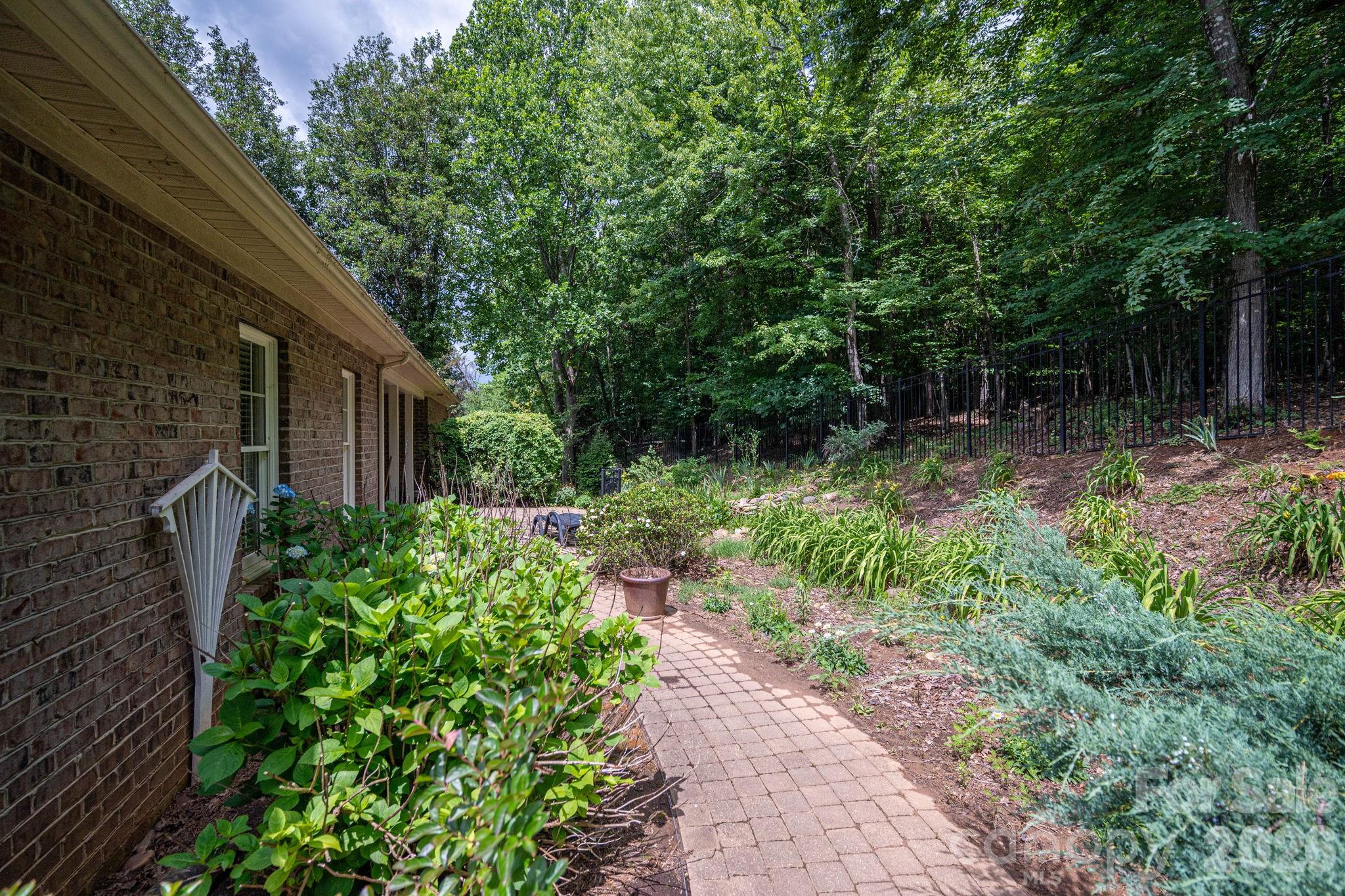 116 28th Avenue NW — Hickory