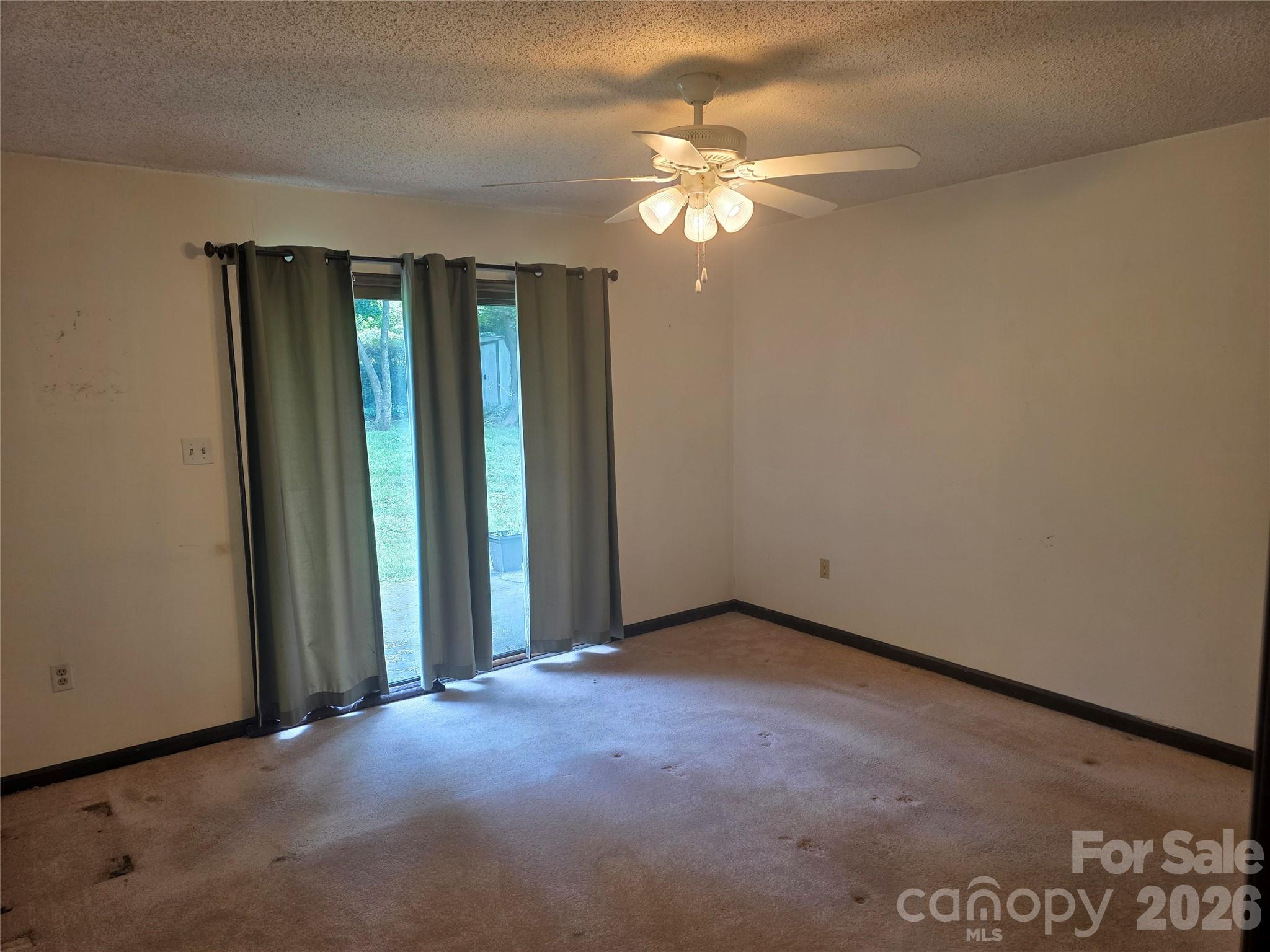 4028 Elizabeth Street — Hickory