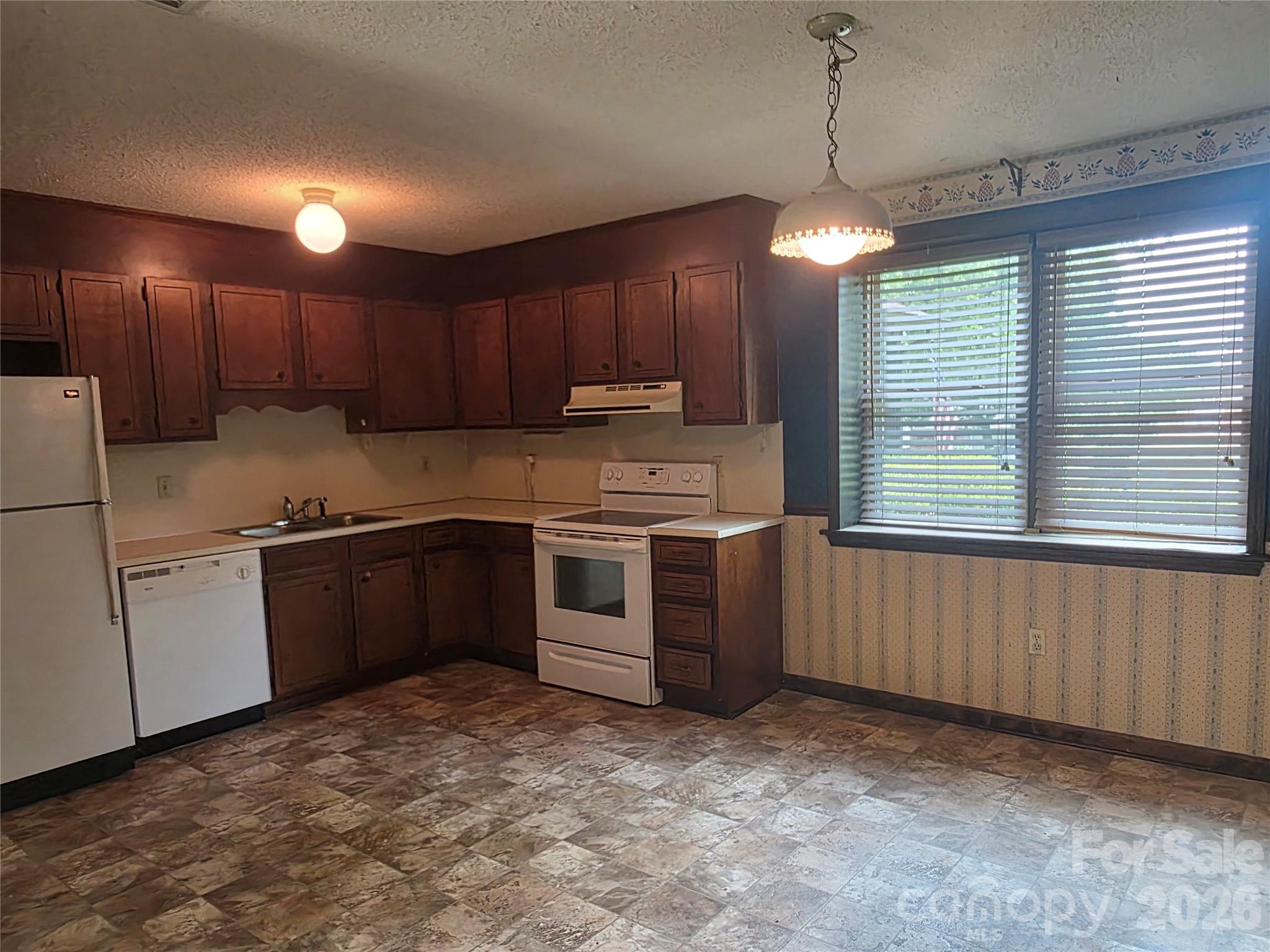 4028 Elizabeth Street — Hickory