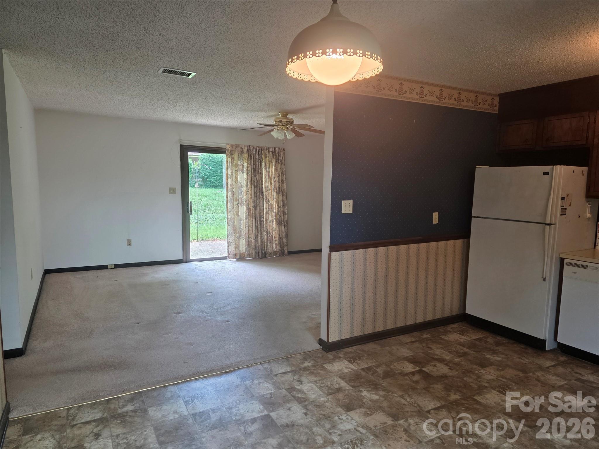 4028 Elizabeth Street — Hickory