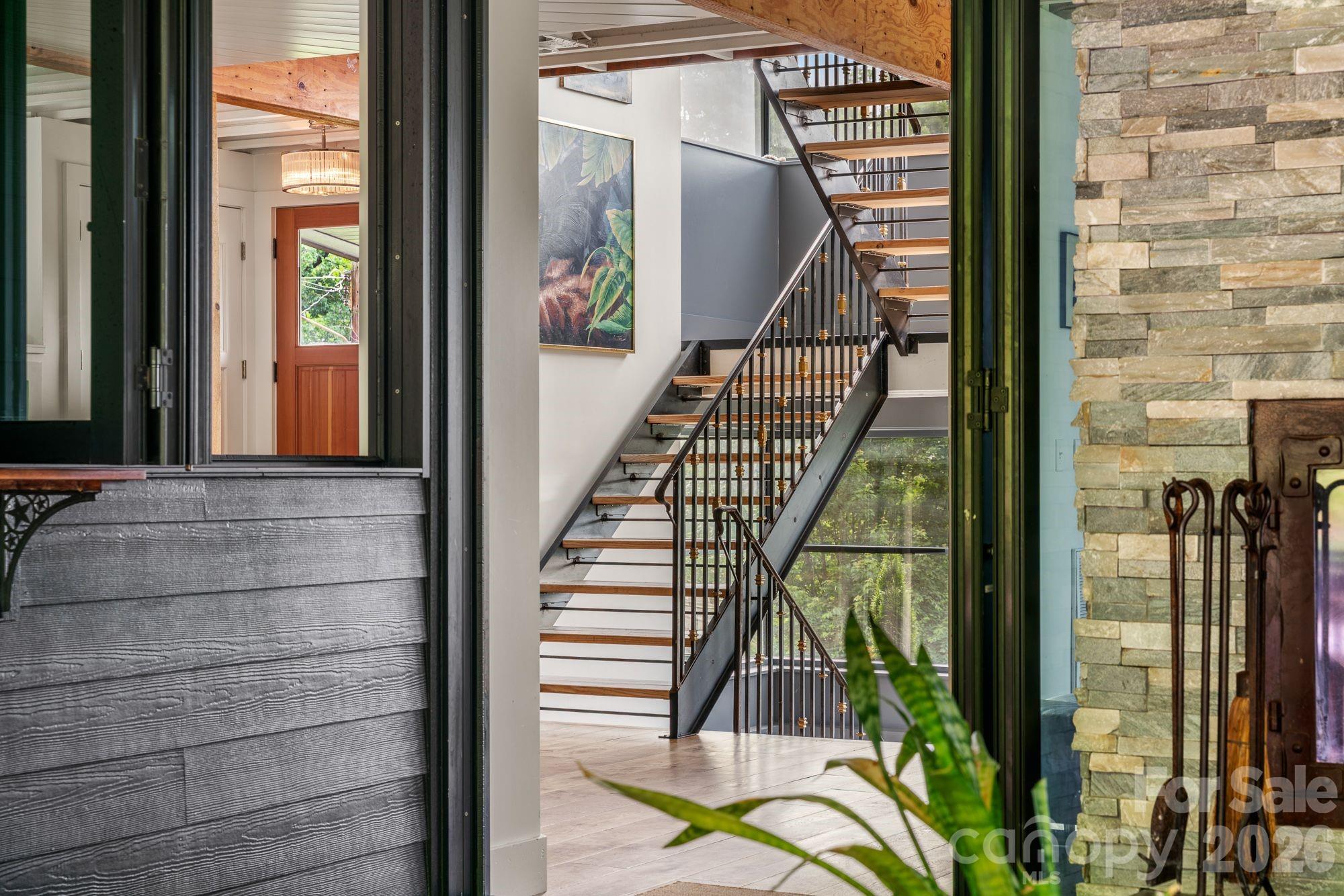 53 Buchanan Place — Asheville