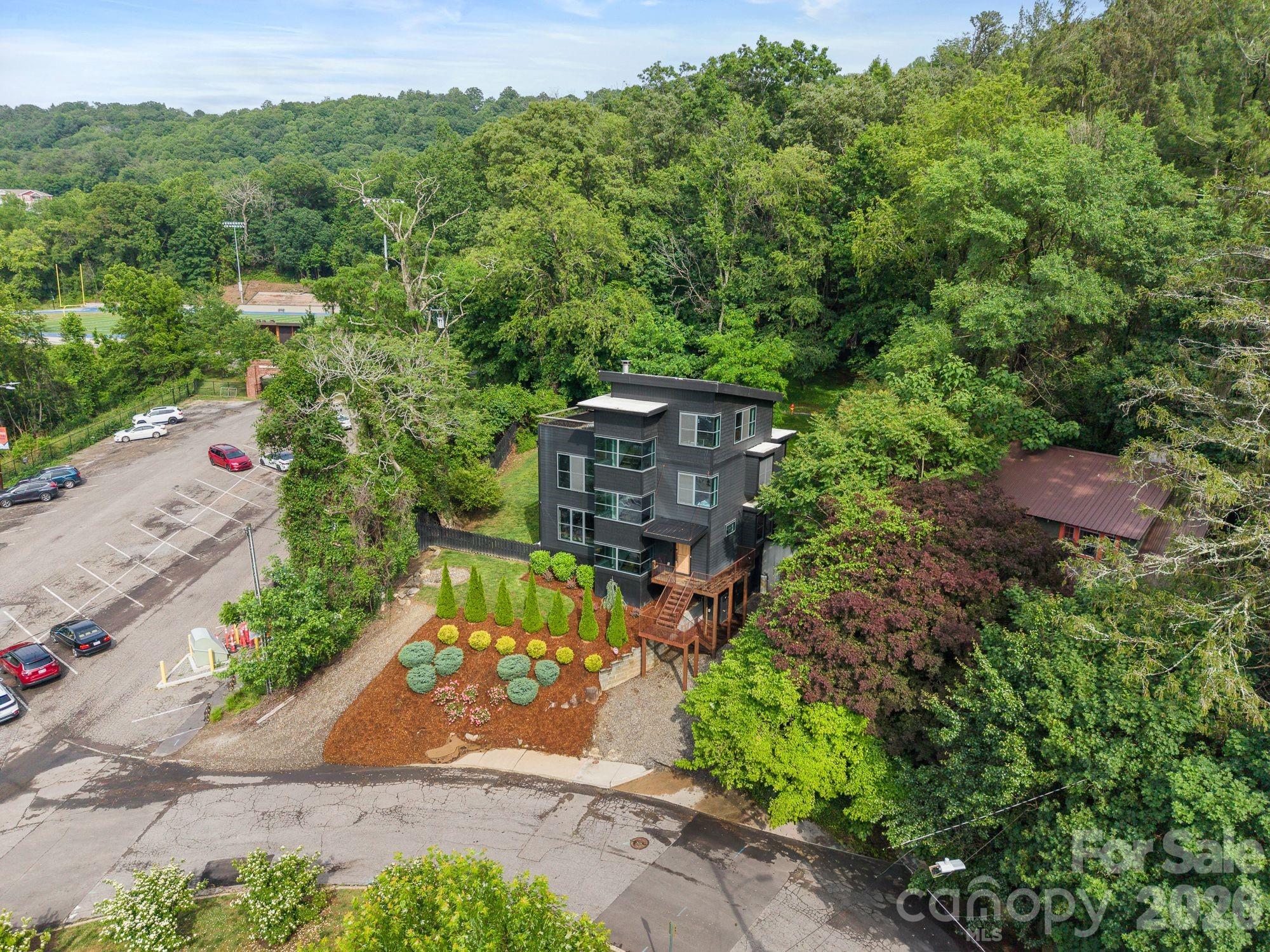 53 Buchanan Place — Asheville