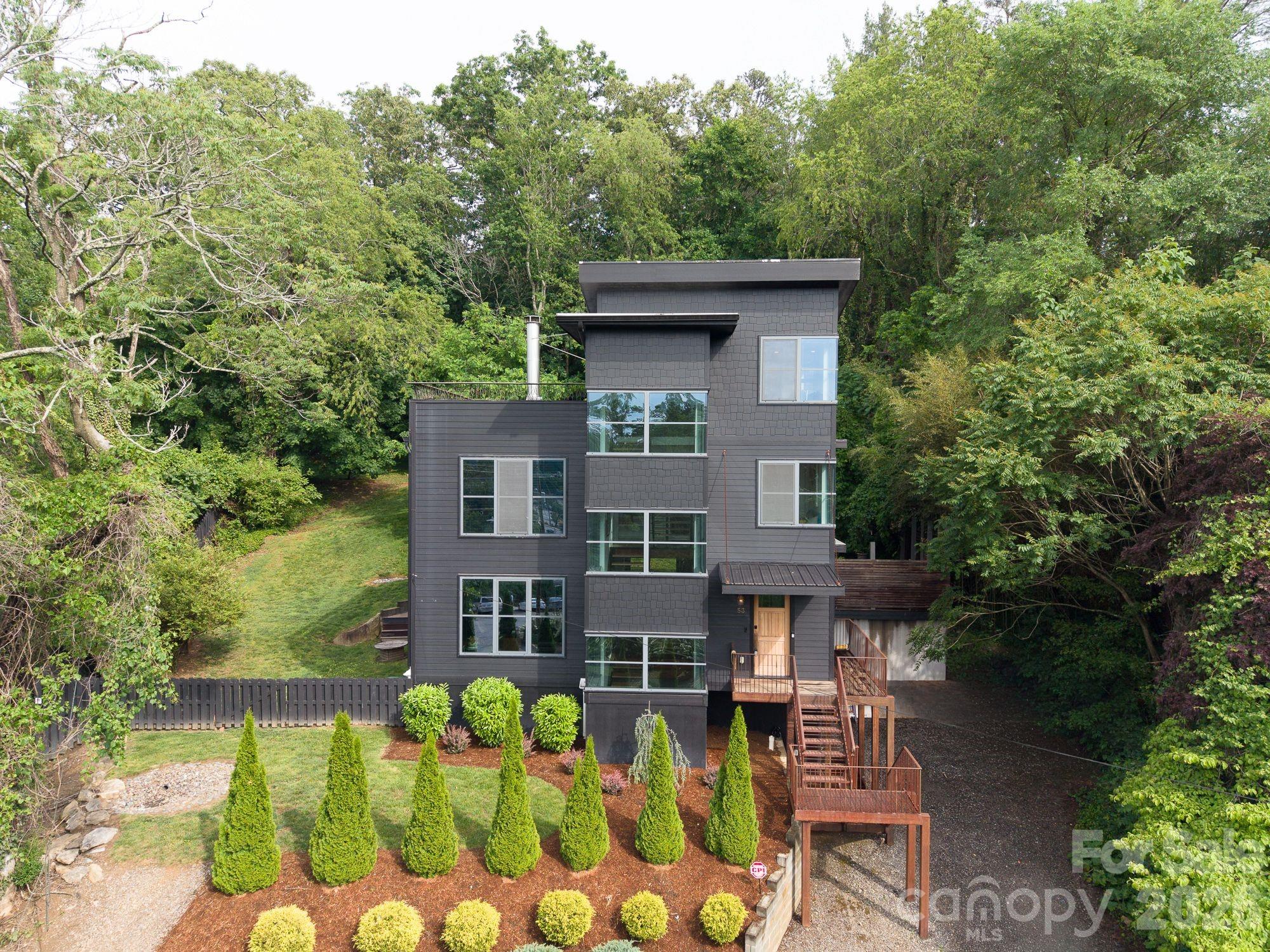 53 Buchanan Place — Asheville