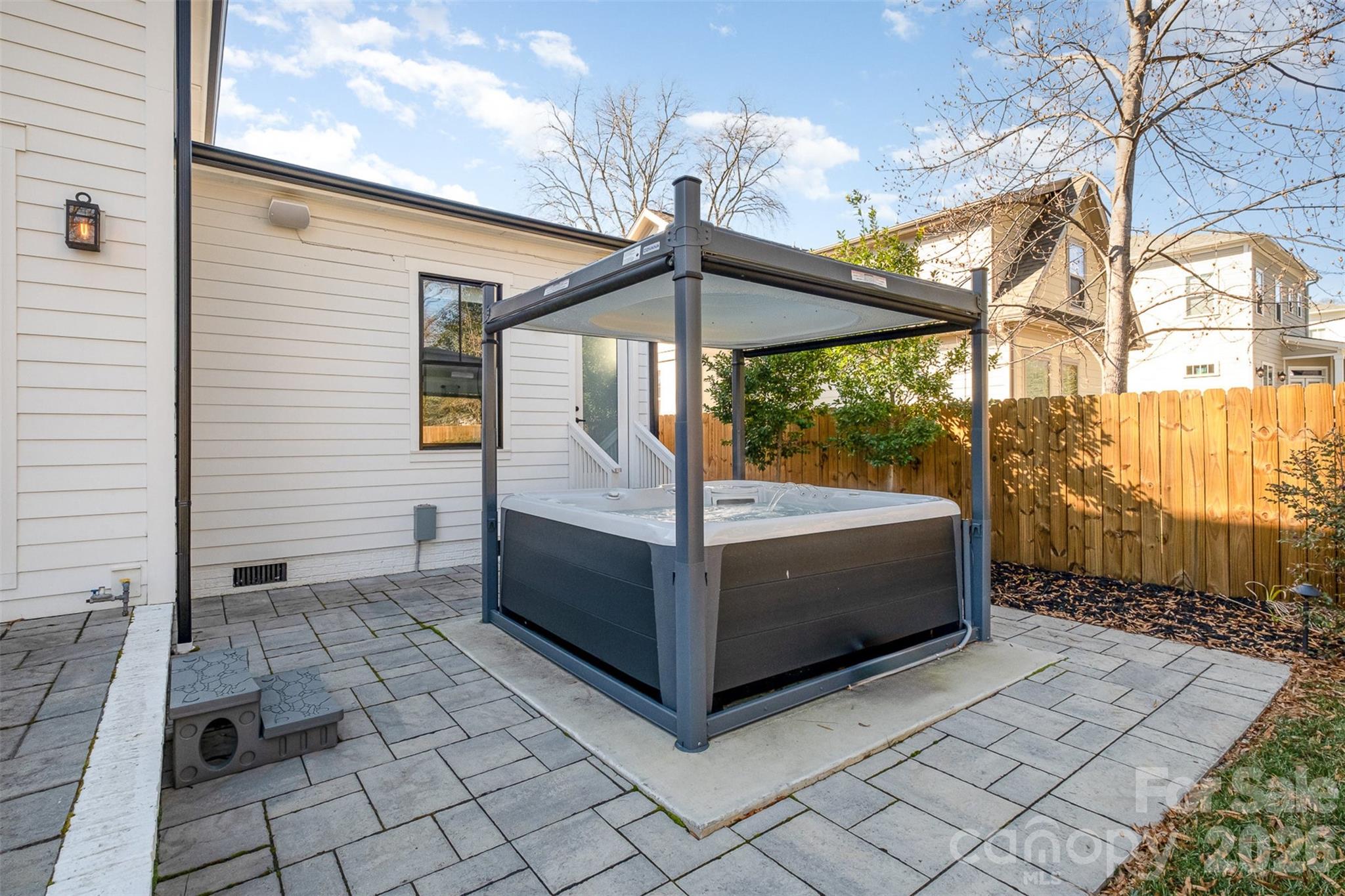 439 Melbourne Court — Charlotte