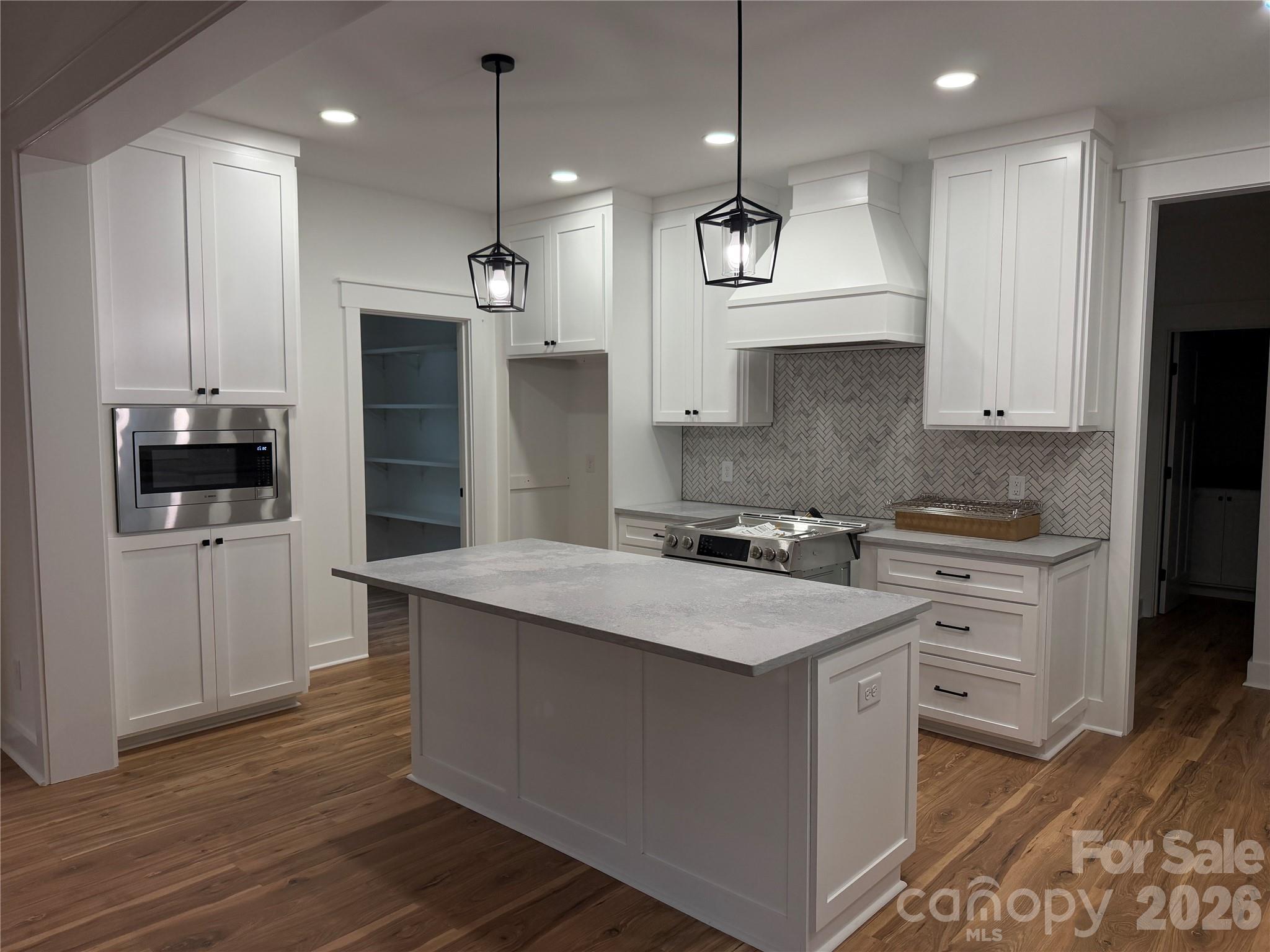 1265 Misty Lane — Hickory