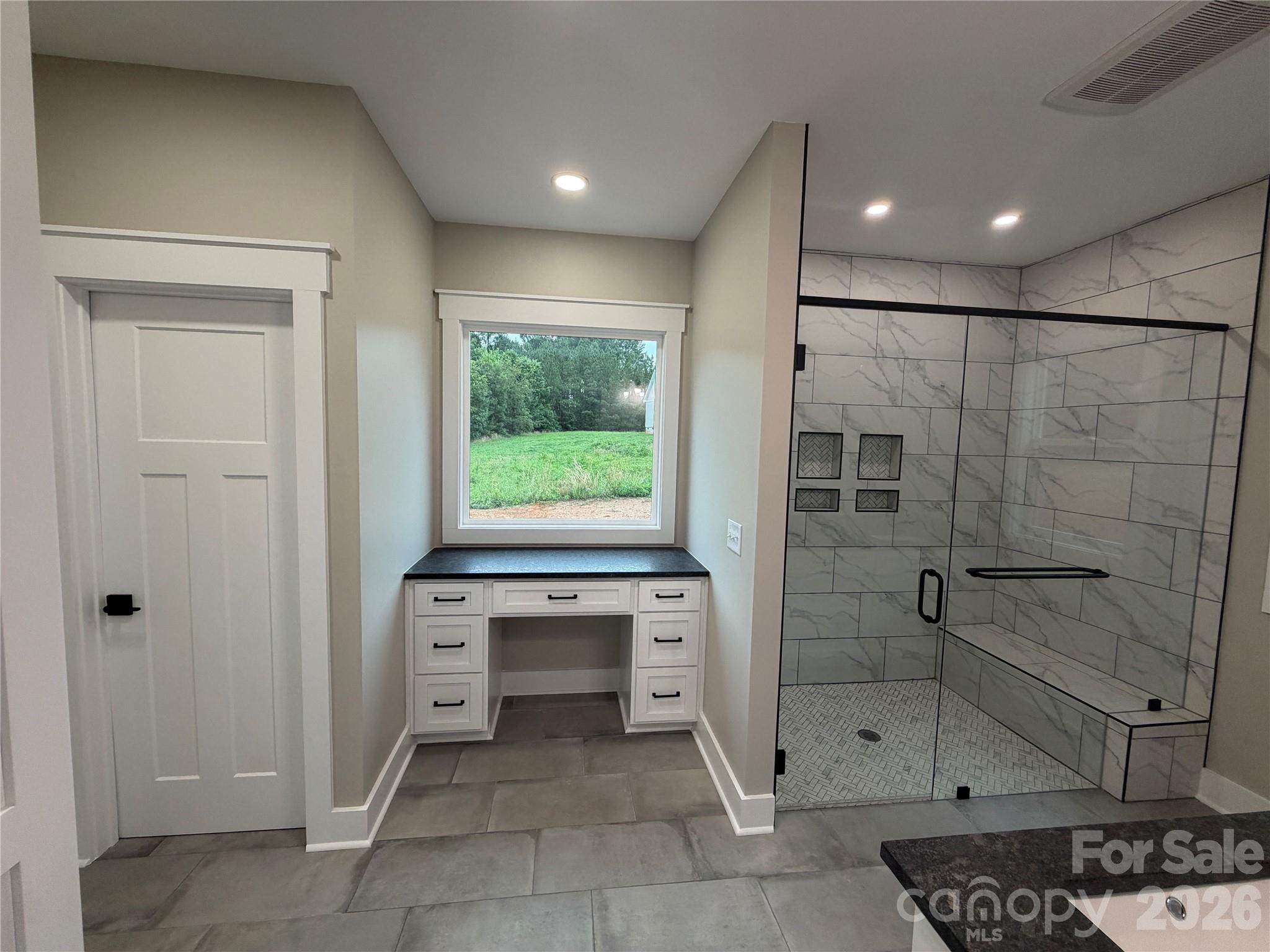 1265 Misty Lane — Hickory
