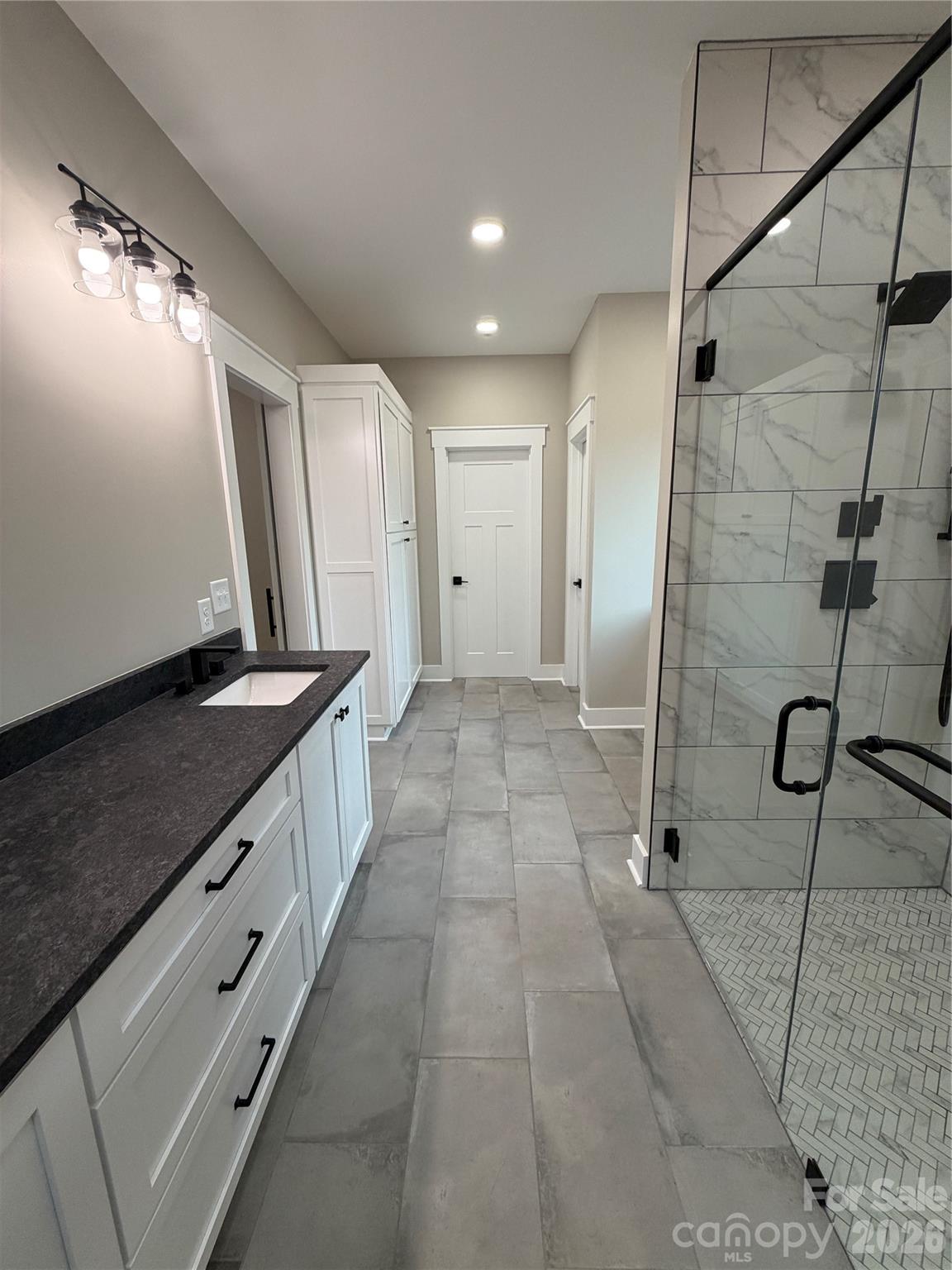 1265 Misty Lane — Hickory