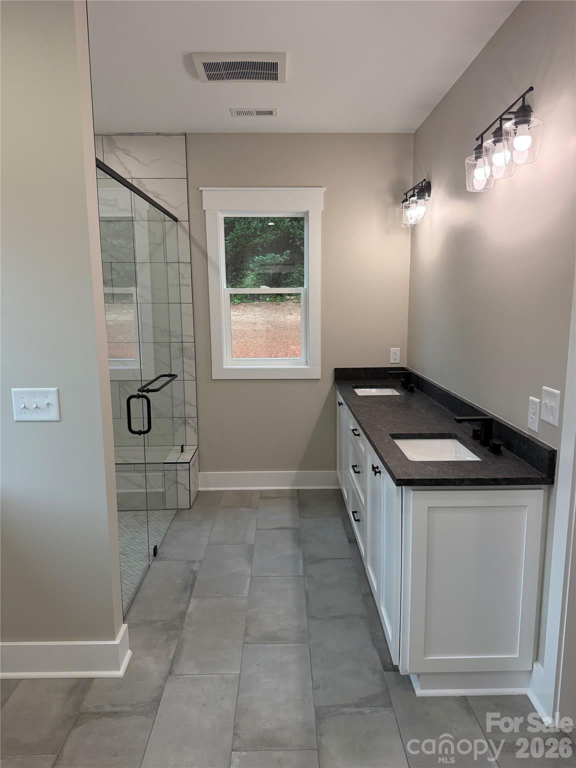 1265 Misty Lane — Hickory