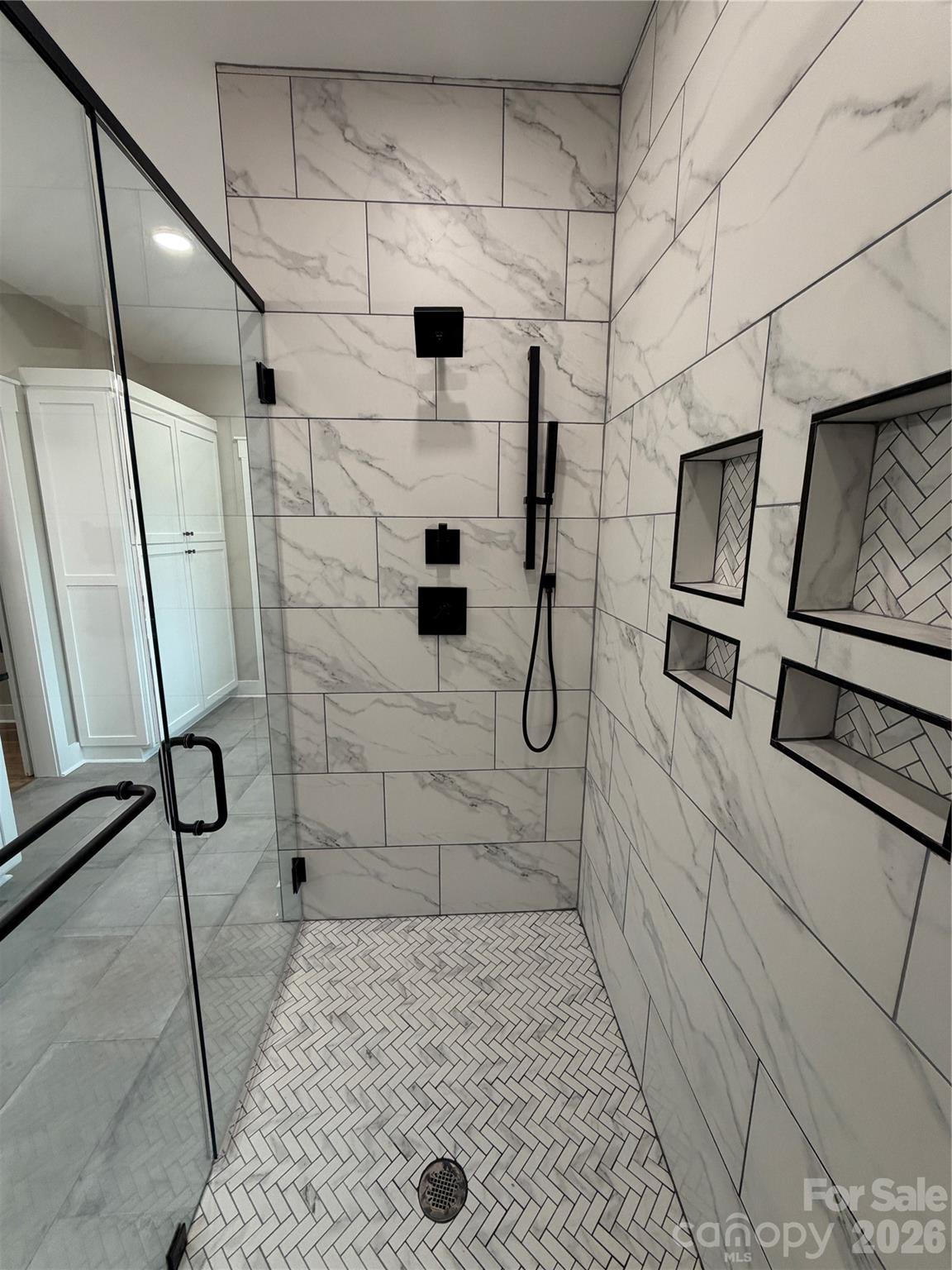 1265 Misty Lane — Hickory