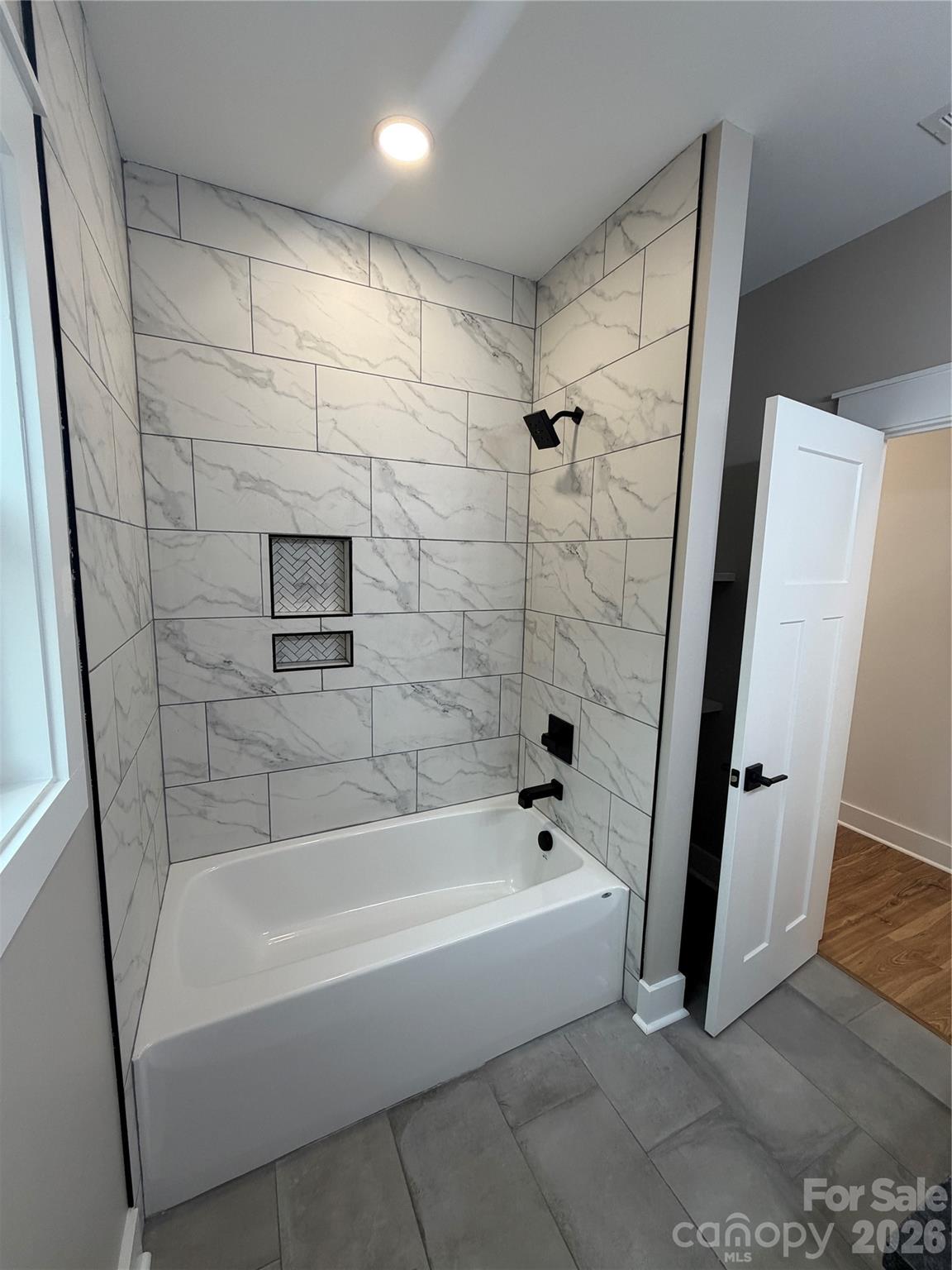 1265 Misty Lane — Hickory