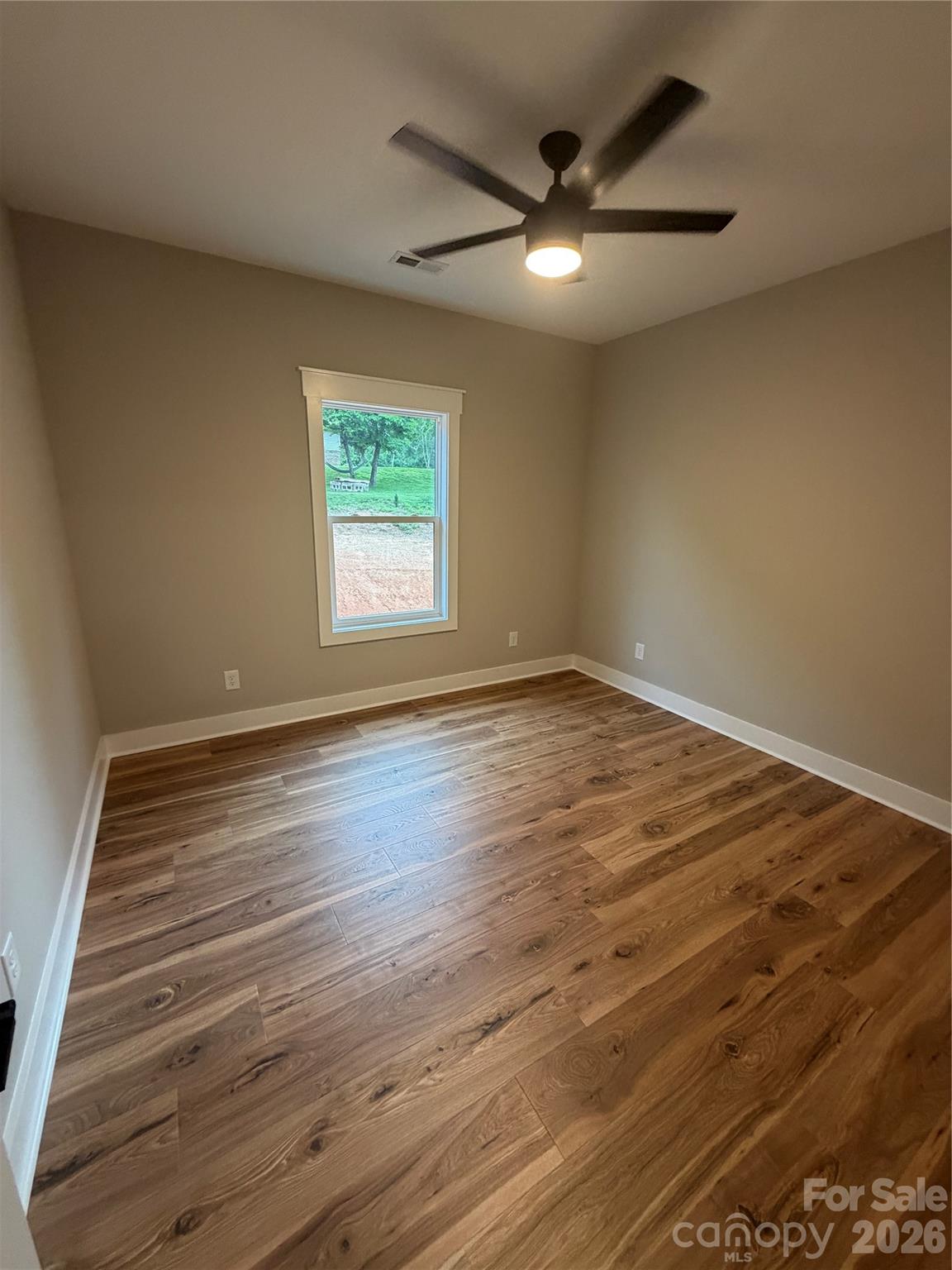 1265 Misty Lane — Hickory