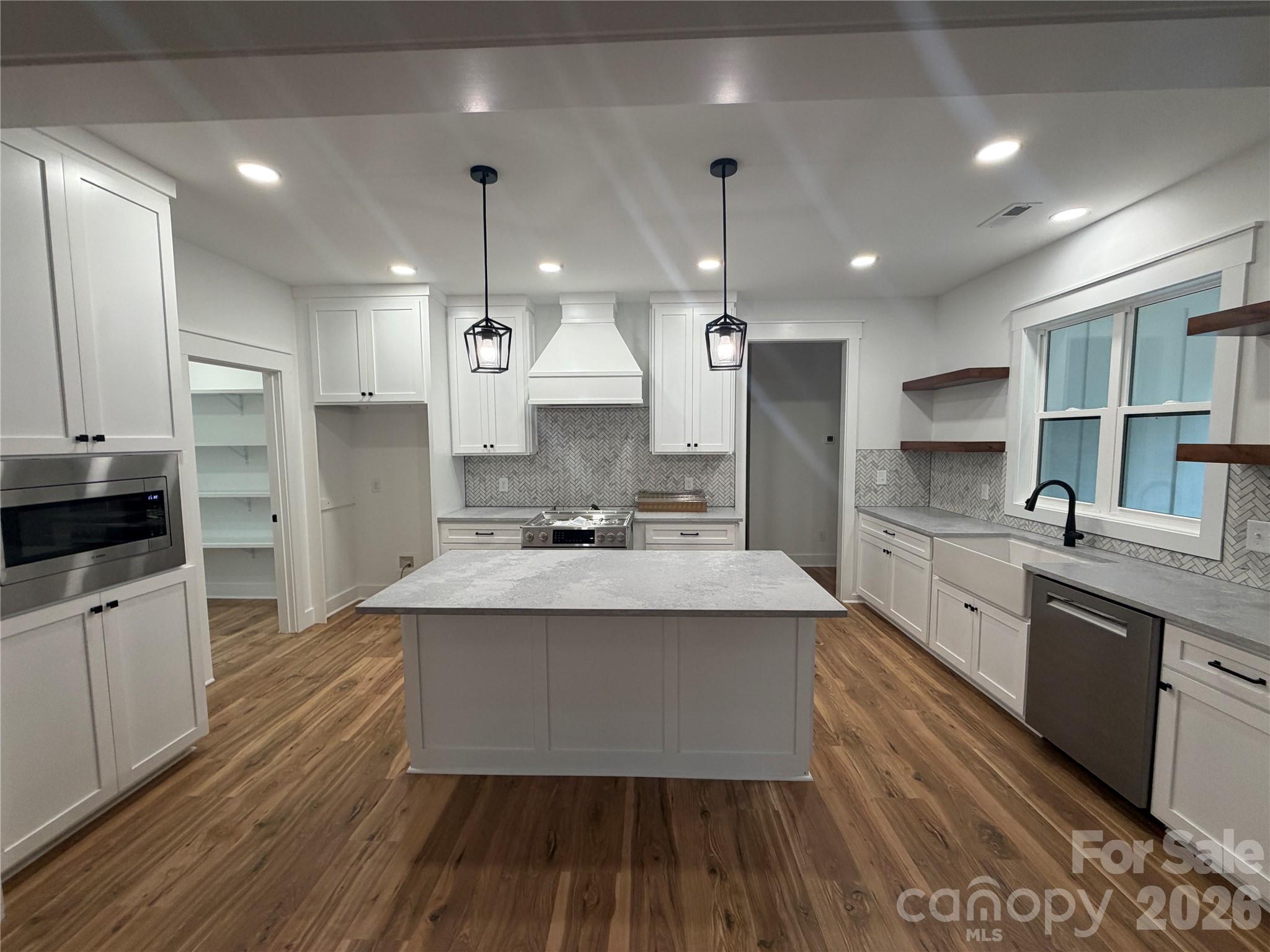 1265 Misty Lane — Hickory
