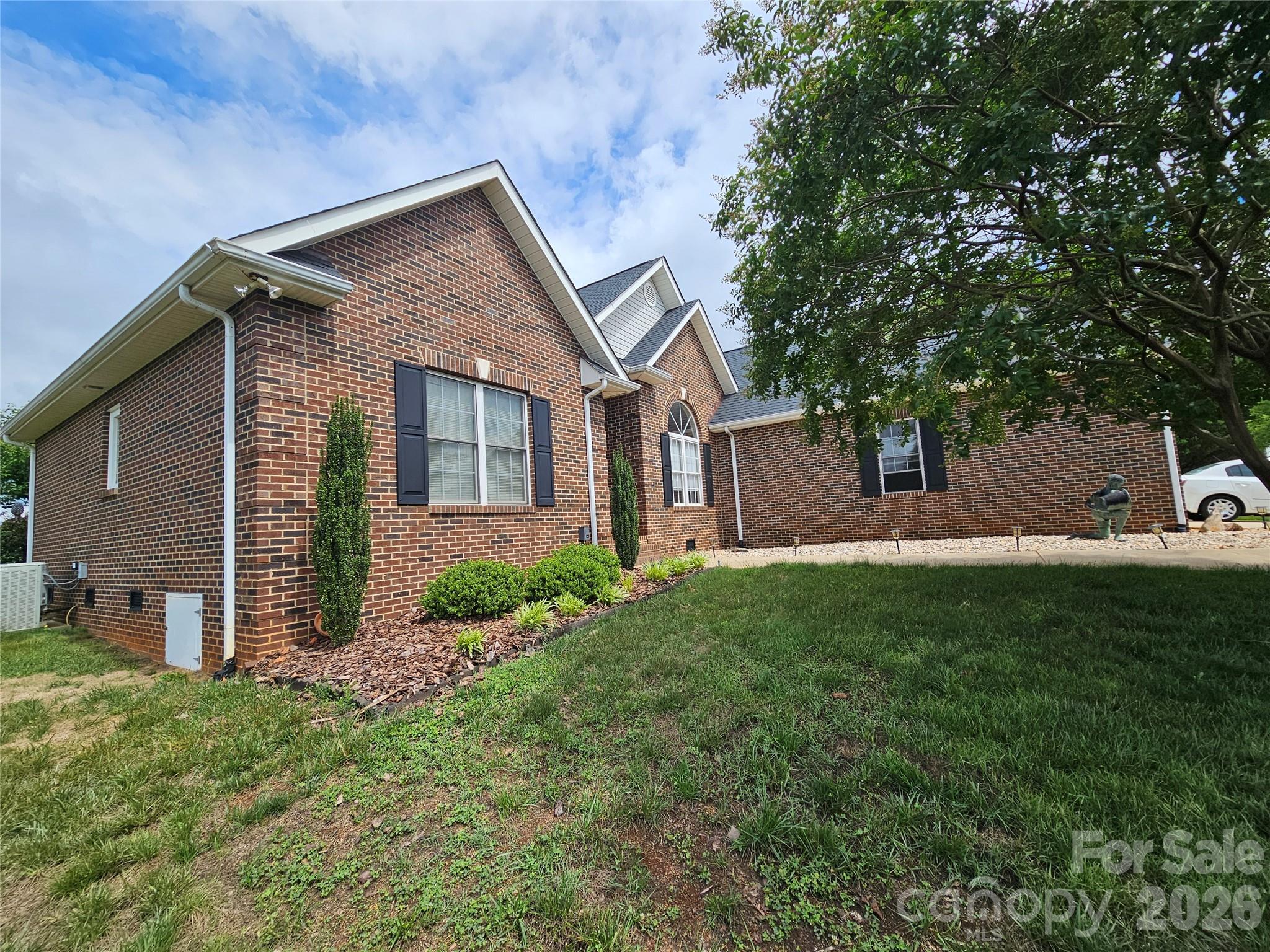 4613 19th Street Court NE — Hickory