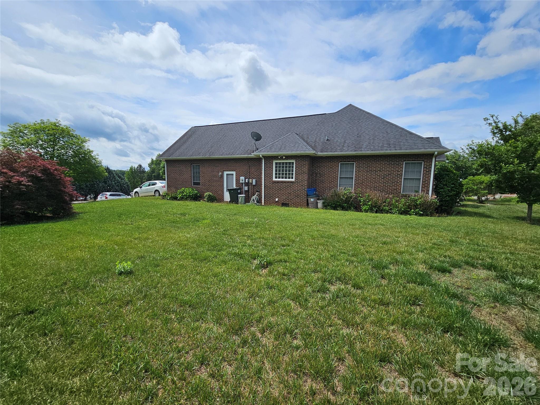 4613 19th Street Court NE — Hickory