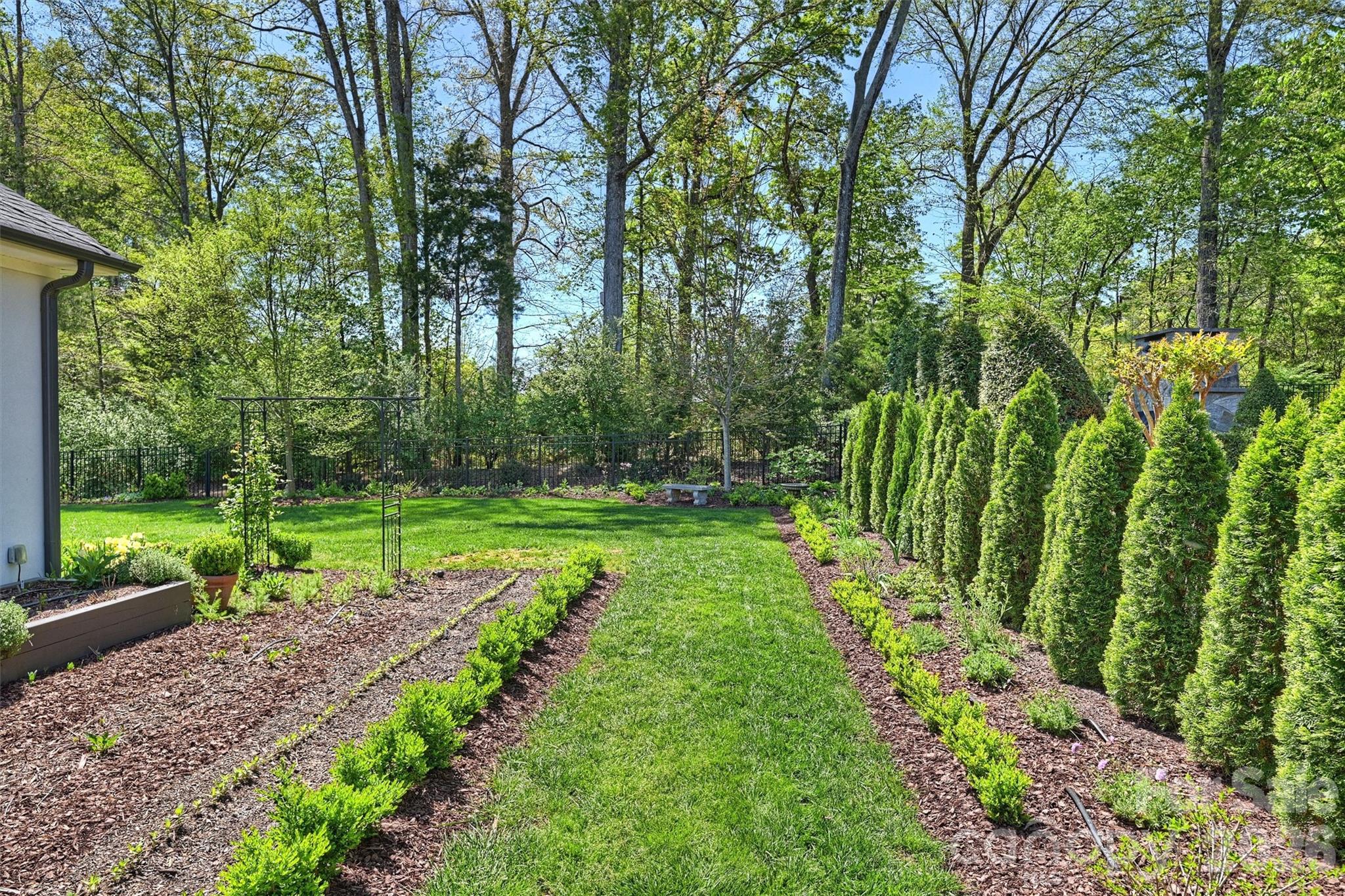 8440 Bassinger Drive — Huntersville