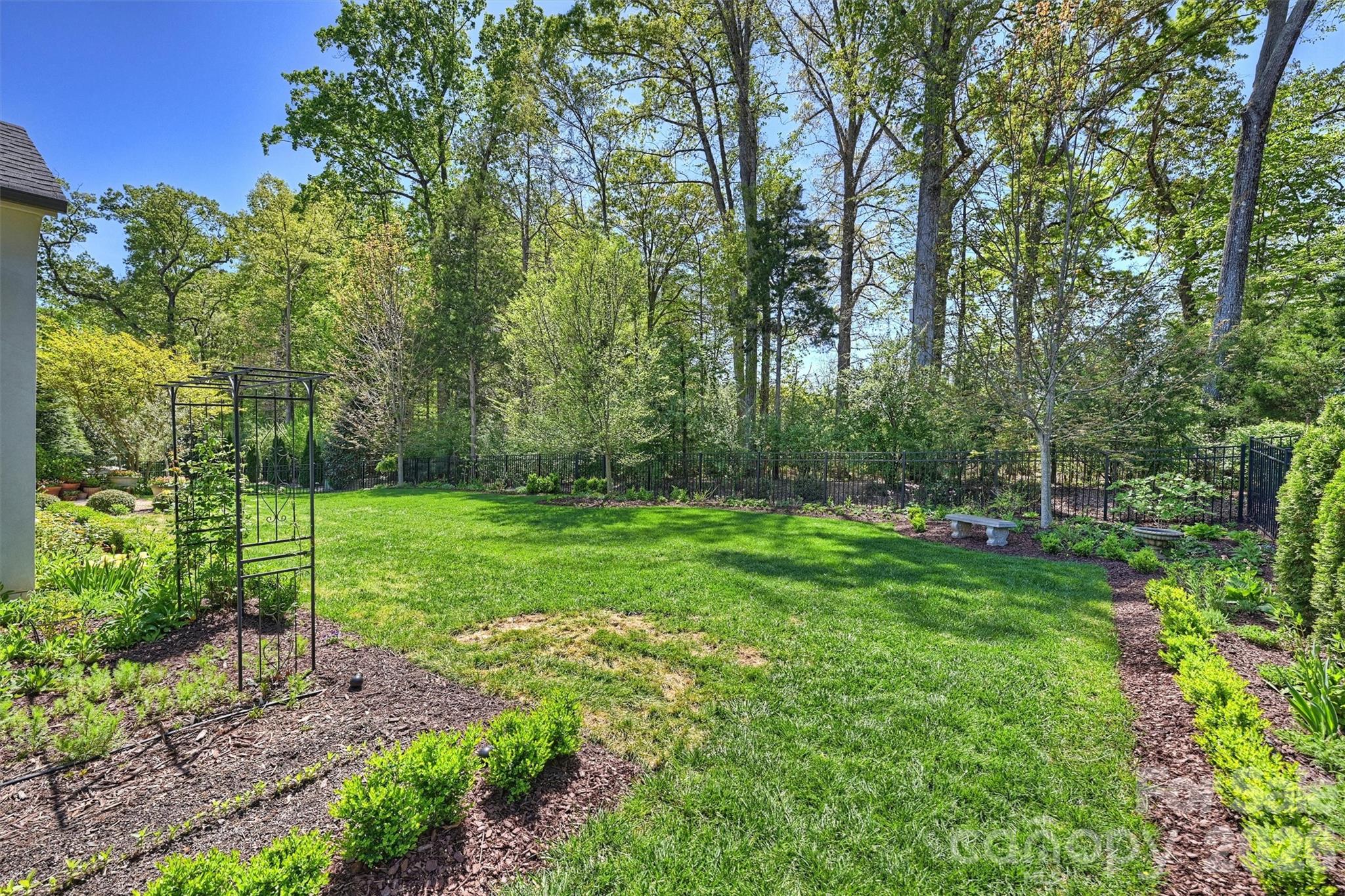 8440 Bassinger Drive — Huntersville
